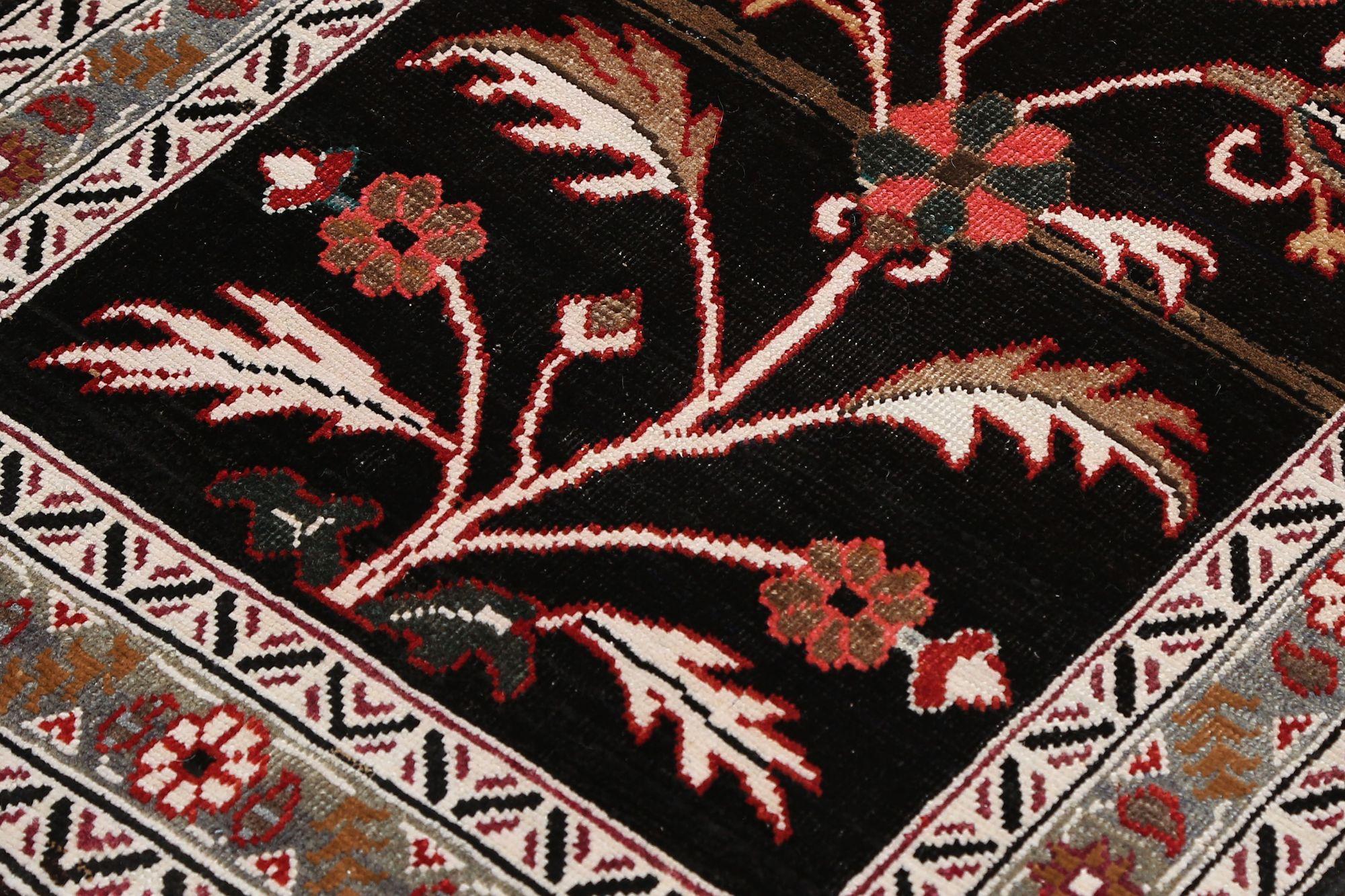 Persischer Semnan-Teppich aus Wolle – schwarzes Design – 96947 im Zustand „Hervorragend“ im Angebot in Dallas, TX