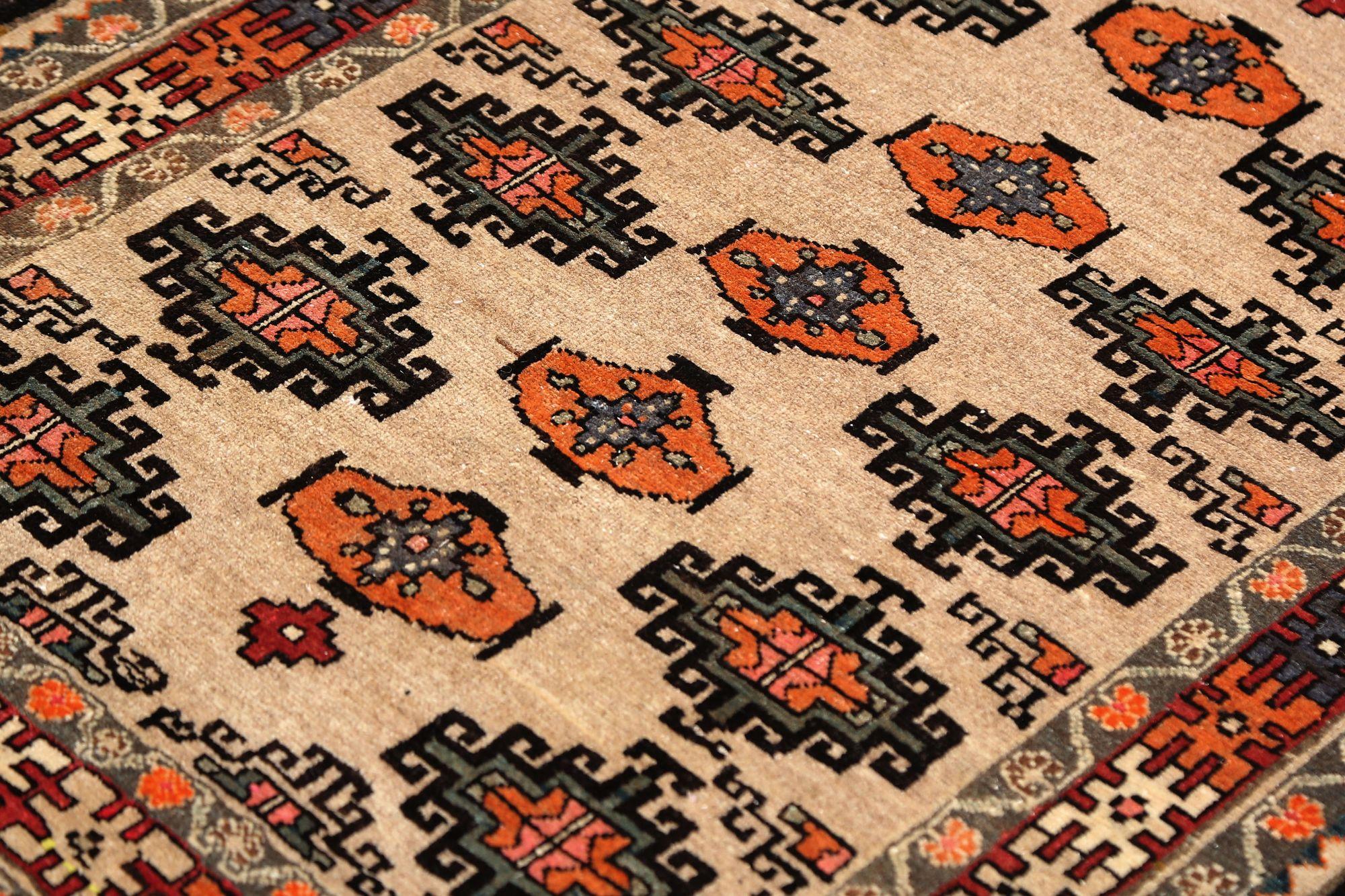 Persischer Semnan-Teppich aus Wolle - Grün, Elfenbein, Orange, Design - 96711 (20. Jahrhundert) im Angebot