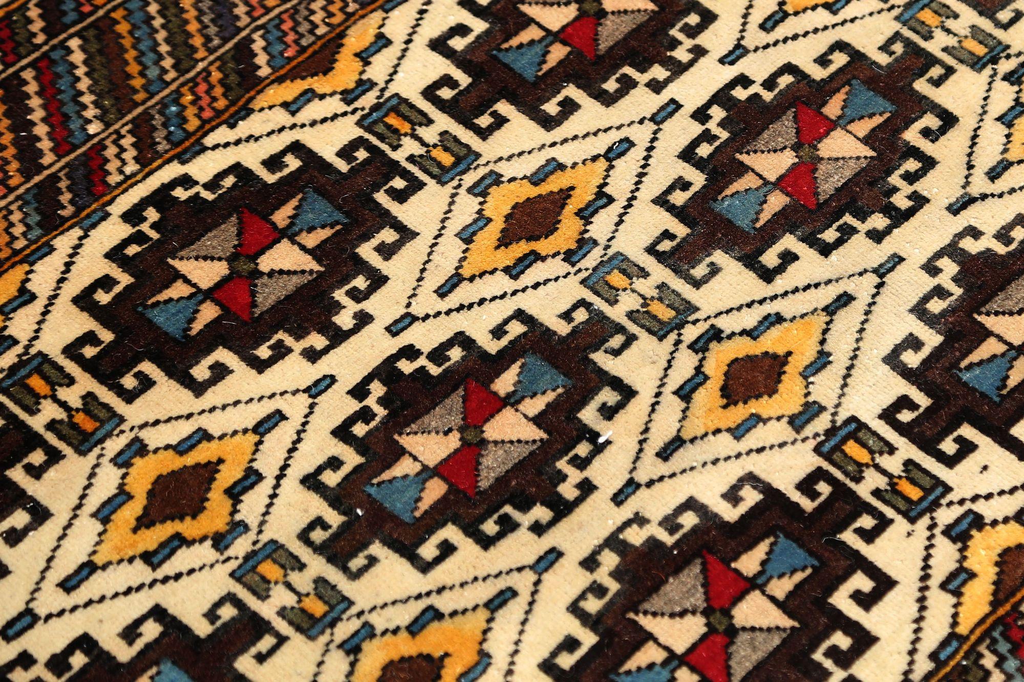 Persischer Semnan-Teppich aus Wolle – elfenbeinfarbenes Design – 96944 (Irakisch) im Angebot