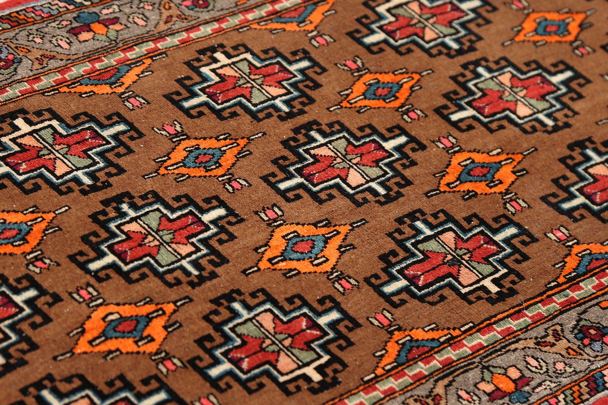 Iraqi Persian Semnan Small Rug - Wool Red Design - 96702 For Sale