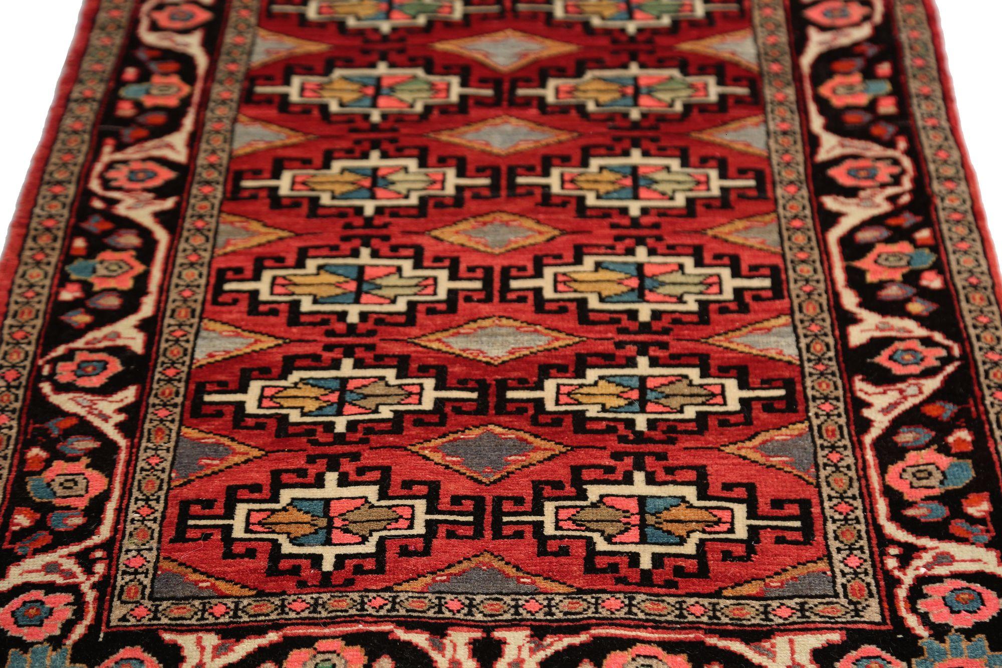 Tappeto persiano Semnan Small - Disegno rosso lana - 96924 In condizioni ottime in vendita a Dallas, TX