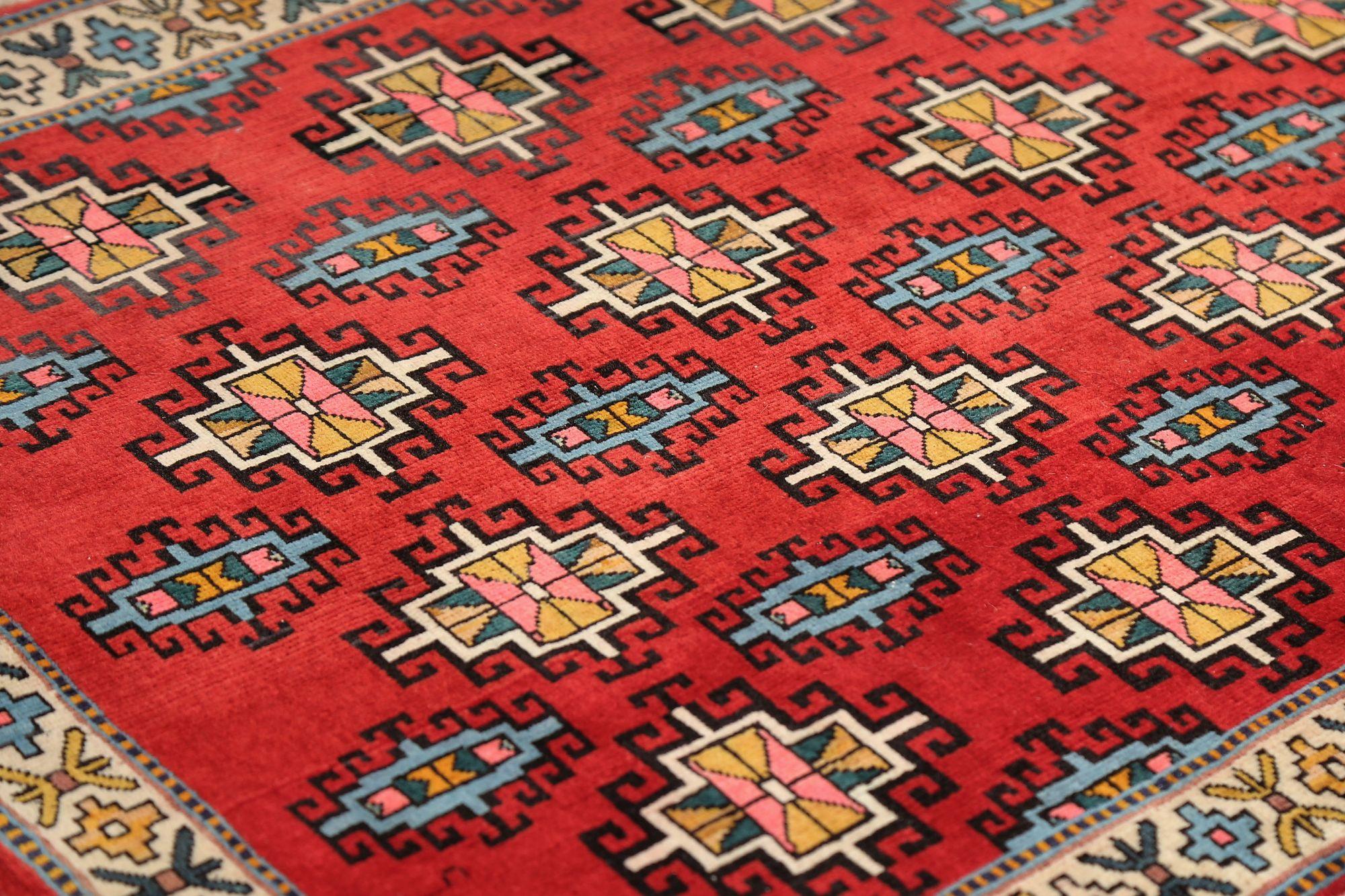 Persischer Semnan-Teppich aus Wolle – rotes Design – 97051 (20. Jahrhundert) im Angebot