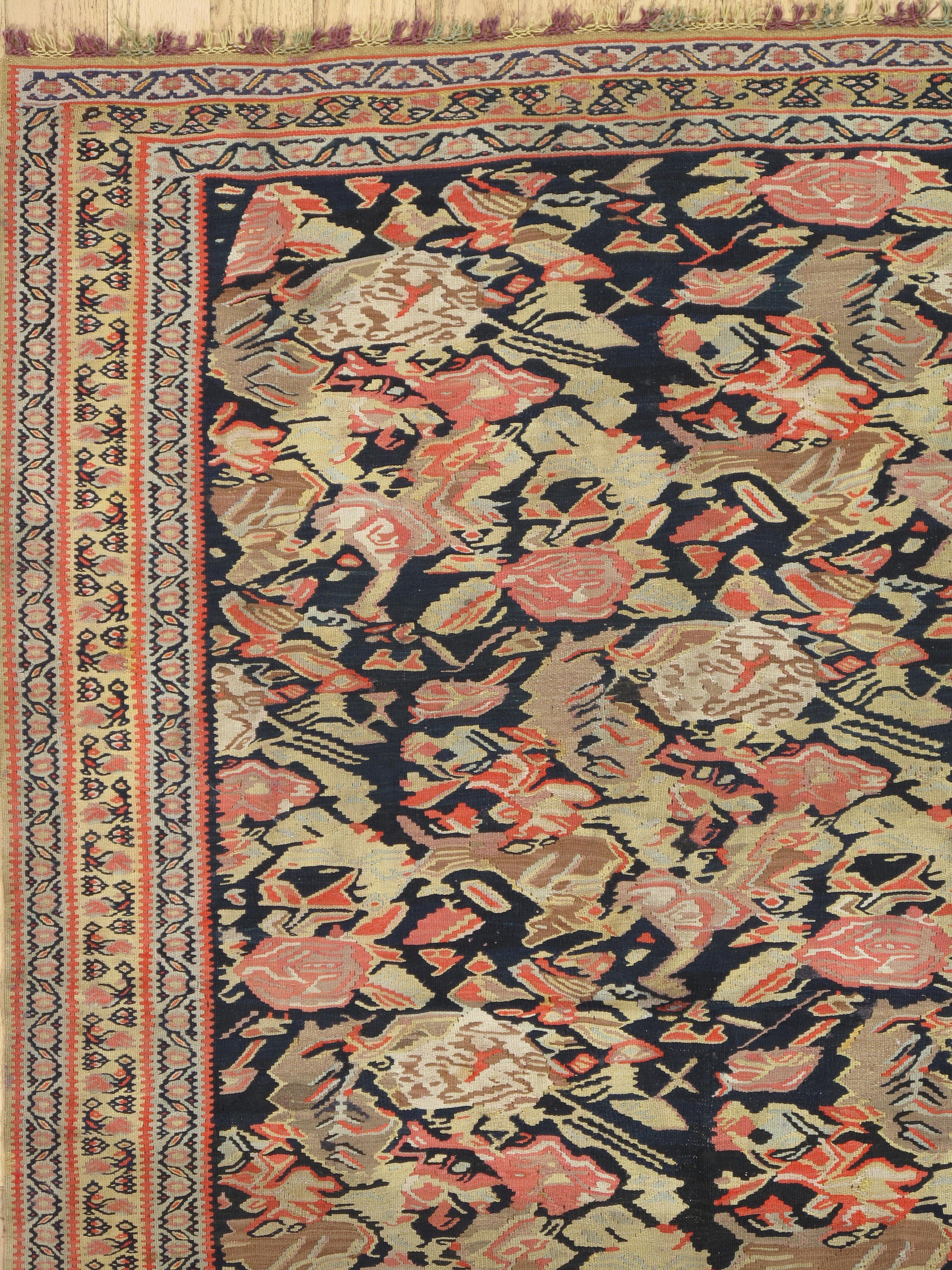 Perse Tapis persan Senneh c.1900, velours de laine fine sur fond de soie Multi-Color Allover en vente