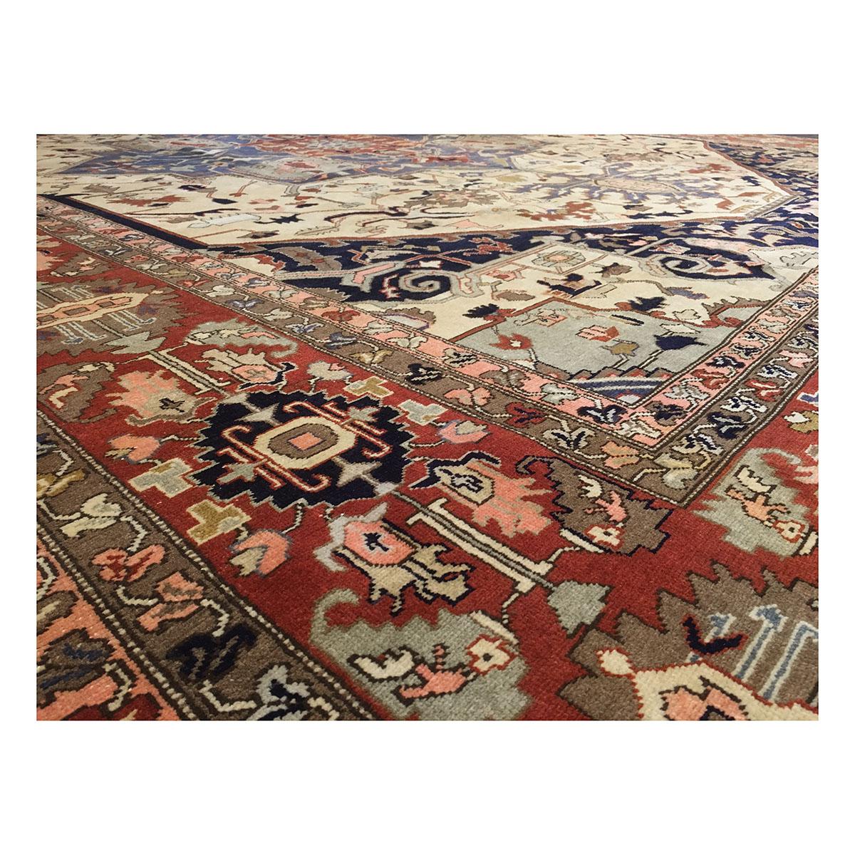 Vintage Persian Serapi 14x17 Ivory & Rust Oversized Handmade Area Rug In Good Condition For Sale In Houston, TX