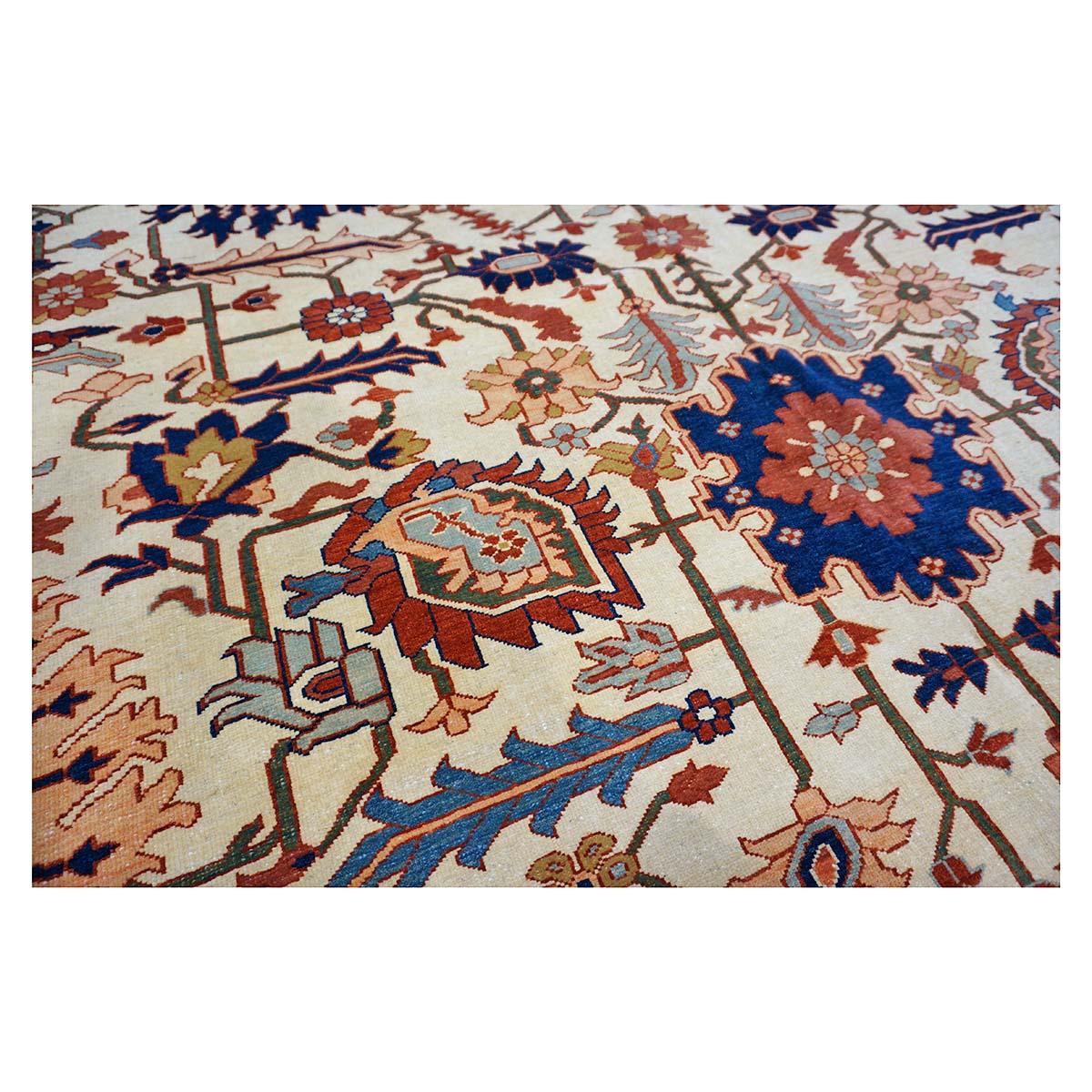 Persischer Serapi 7x11 Elfenbein, Rost, & Blau Antiker, handgefertigter Teppich mit Reprodcution im Angebot 3