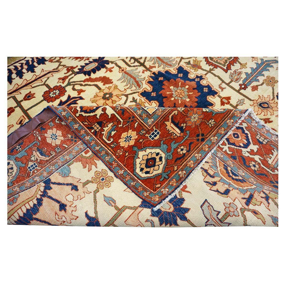 Persischer Serapi 7x11 Elfenbein, Rost, & Blau Antiker, handgefertigter Teppich mit Reprodcution im Angebot 6