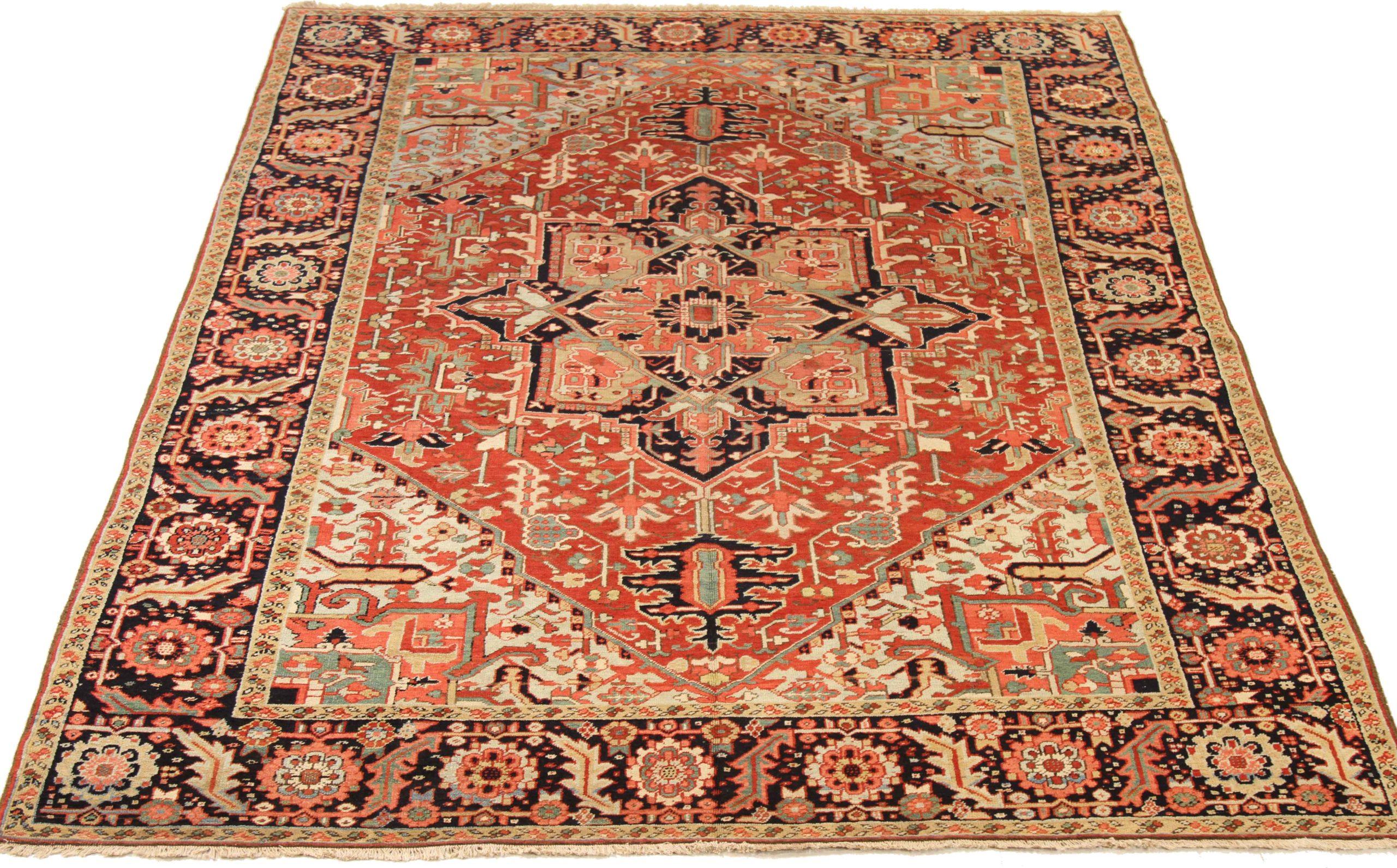 Entdecken Sie die Eleganz der persischen Serapi-Teppiche aus der Zeit um 1910. Dieses exklusive Design aus Wolle und Blau-Elfenbein-Rot ist perfekt, um Ihren Raum zu verschönern.