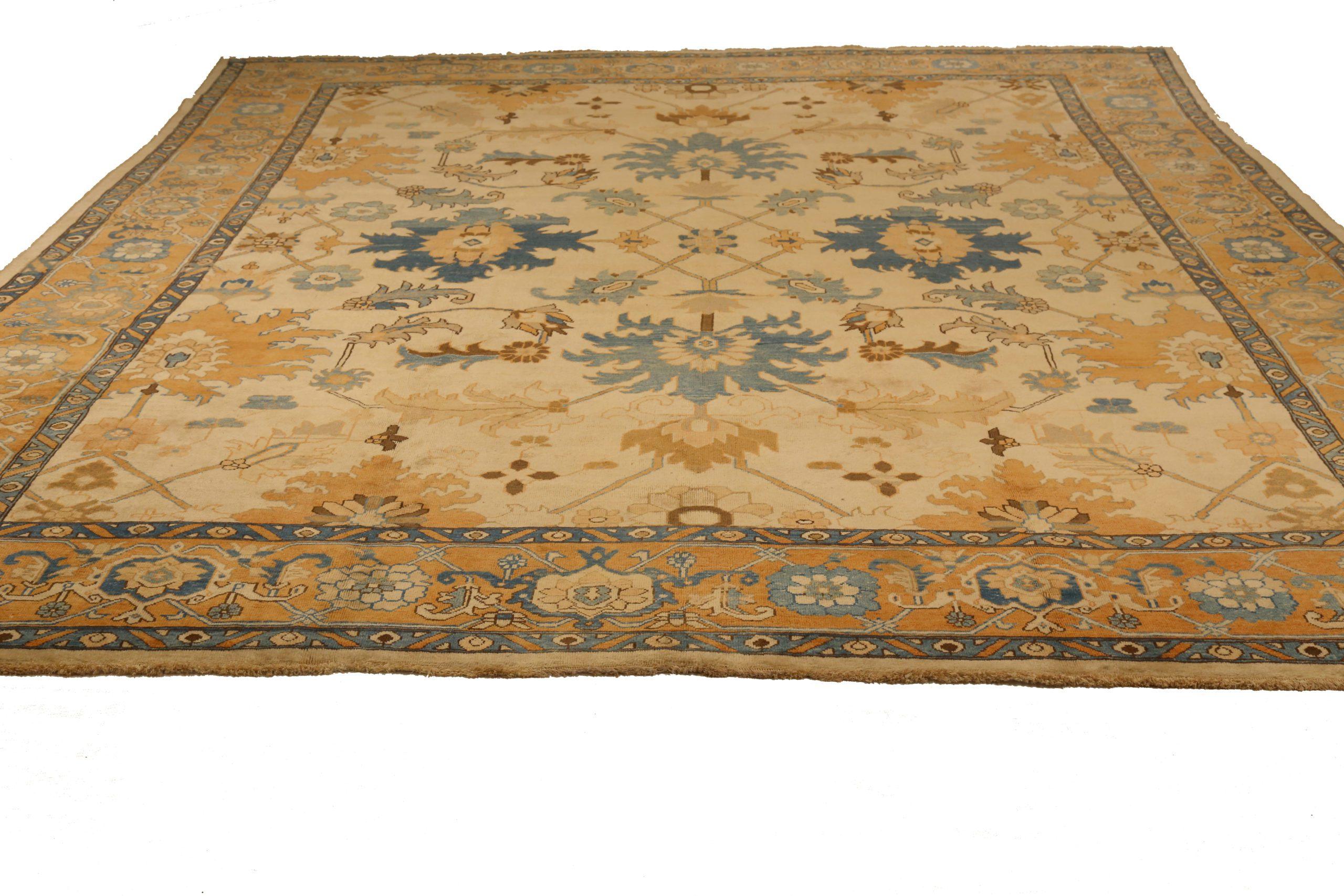 Discover the elegance of Persian Serapi featuring beautiful craftsmanship in Circa 1990. Designed with meticulous attention to detail, this exclusive design is perfect for enhancing your space.
