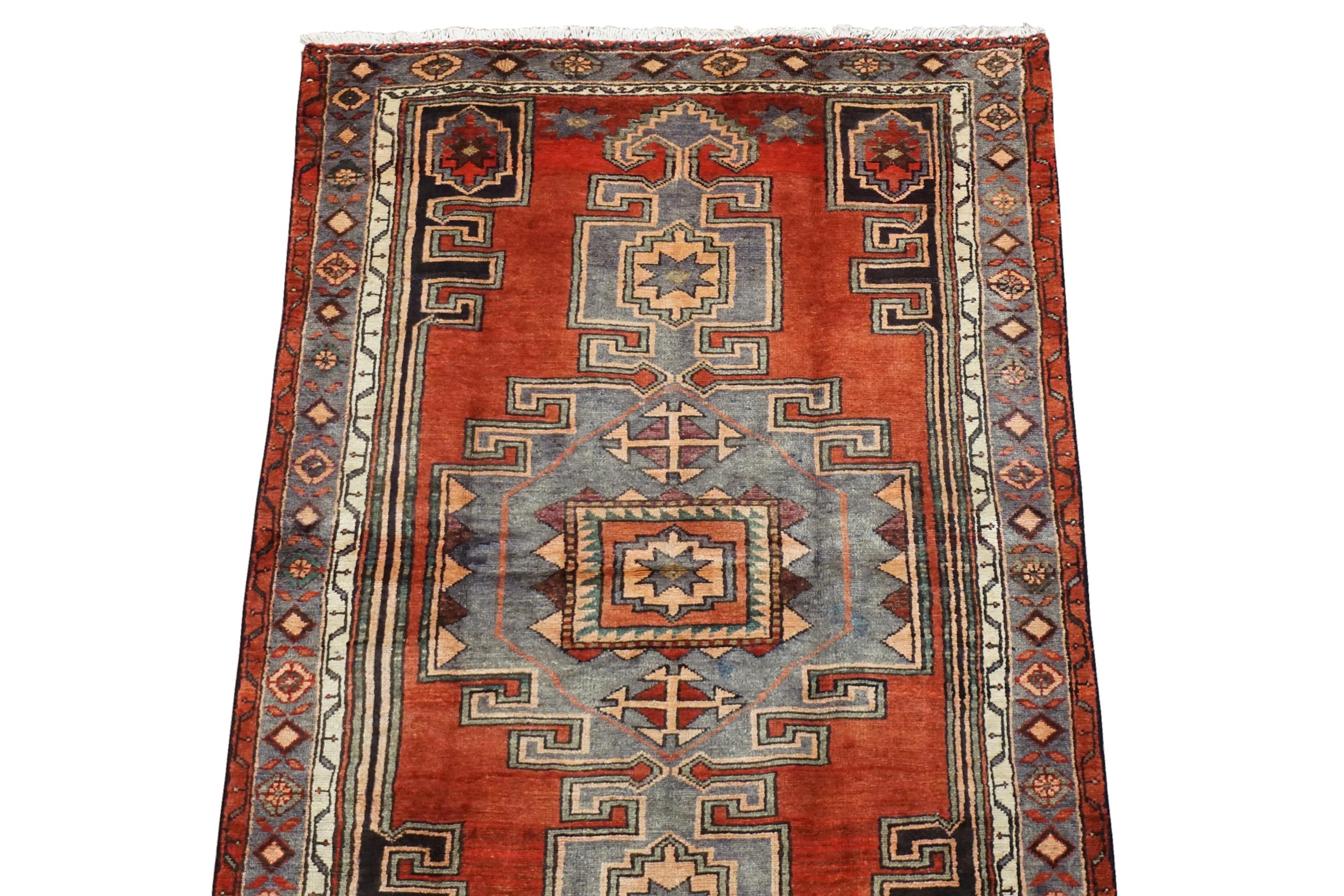 Persian Serapi Sarab, circa 1940 In Excellent Condition For Sale In Laguna Hills, CA