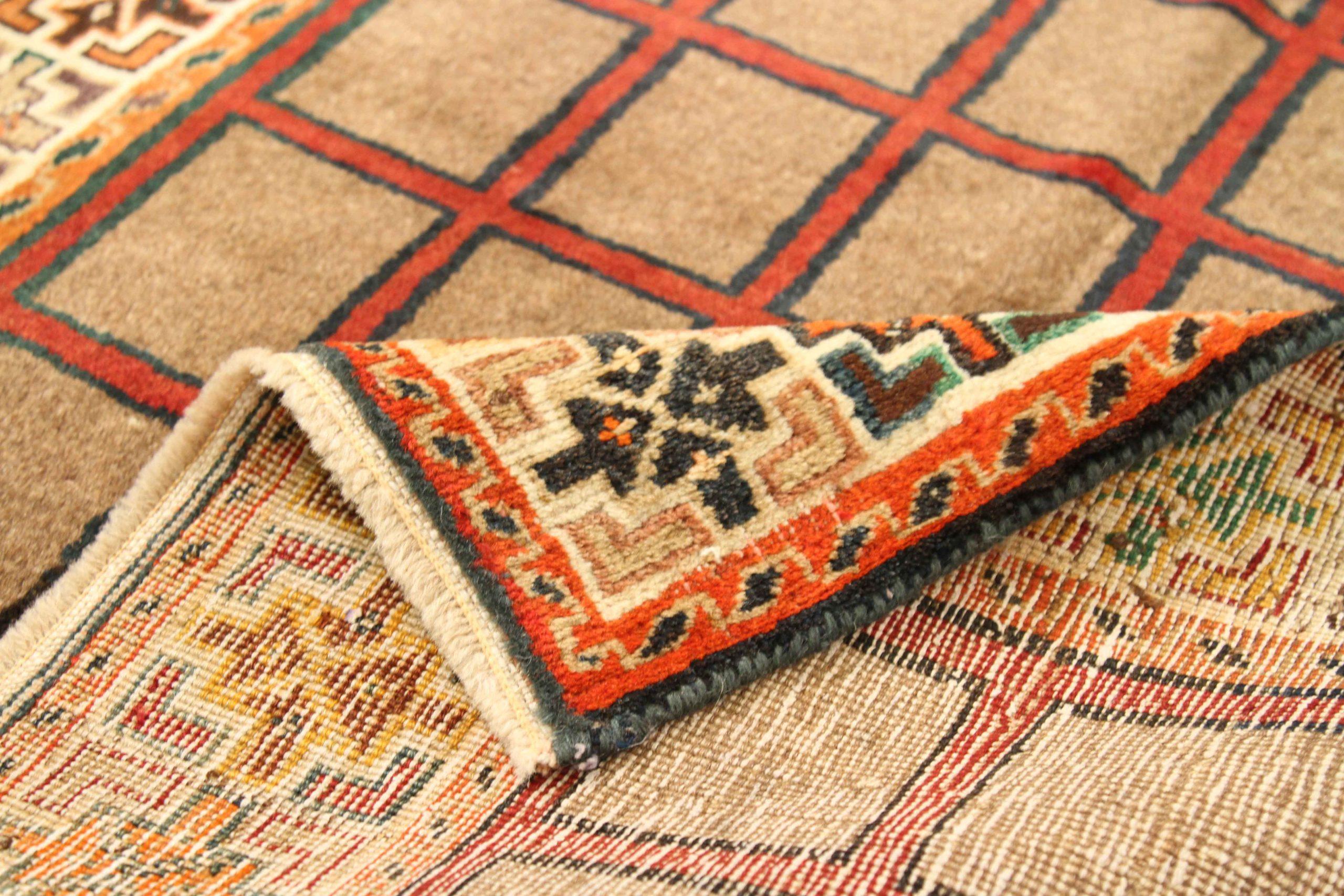 Asian Persian Shiraz Area Rugs - 11129 For Sale