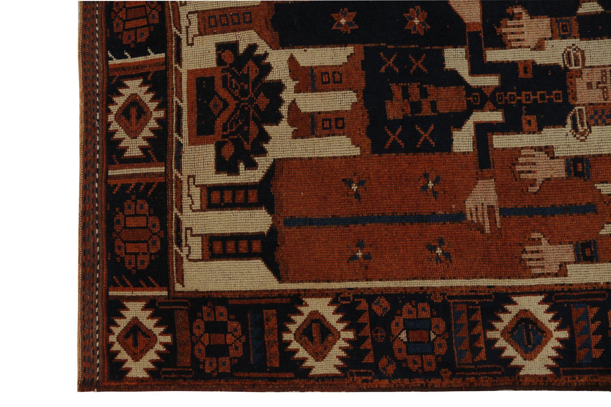 Entdecken Sie die Eleganz des persischen Shiraz mit Teppichen von CIRCA 1910. Dieses exklusive Design aus Wolle und Schwarz-Elfenbein-Rot ist perfekt, um Ihren Raum aufzuwerten.