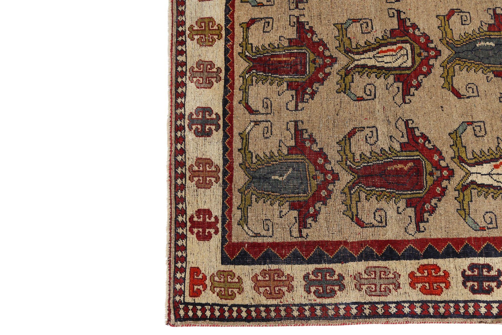 Scopri l'eleganza dei tappeti persiani Shiraz con caratteristiche di CIRCA 1910. Progettato con lana e IvoryRedTaupe, questo design esclusivo è perfetto per valorizzare il tuo spazio.