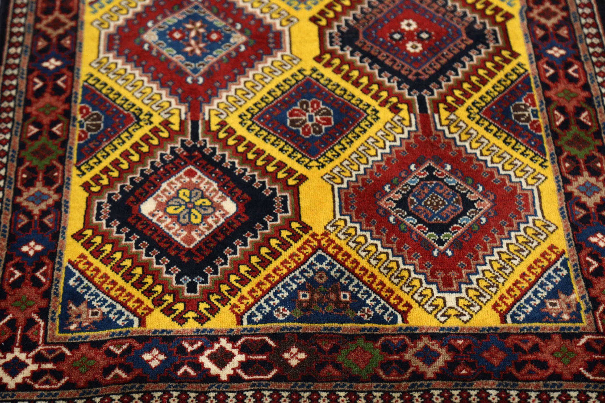 Irakien Tapis persans Shiraz à motif jaune en laine - 96973 en vente