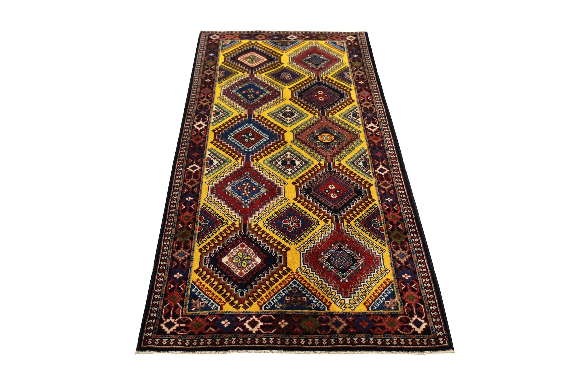 Tapis persans Shiraz à motif jaune en laine - 96973 Excellent état - En vente à Dallas, TX