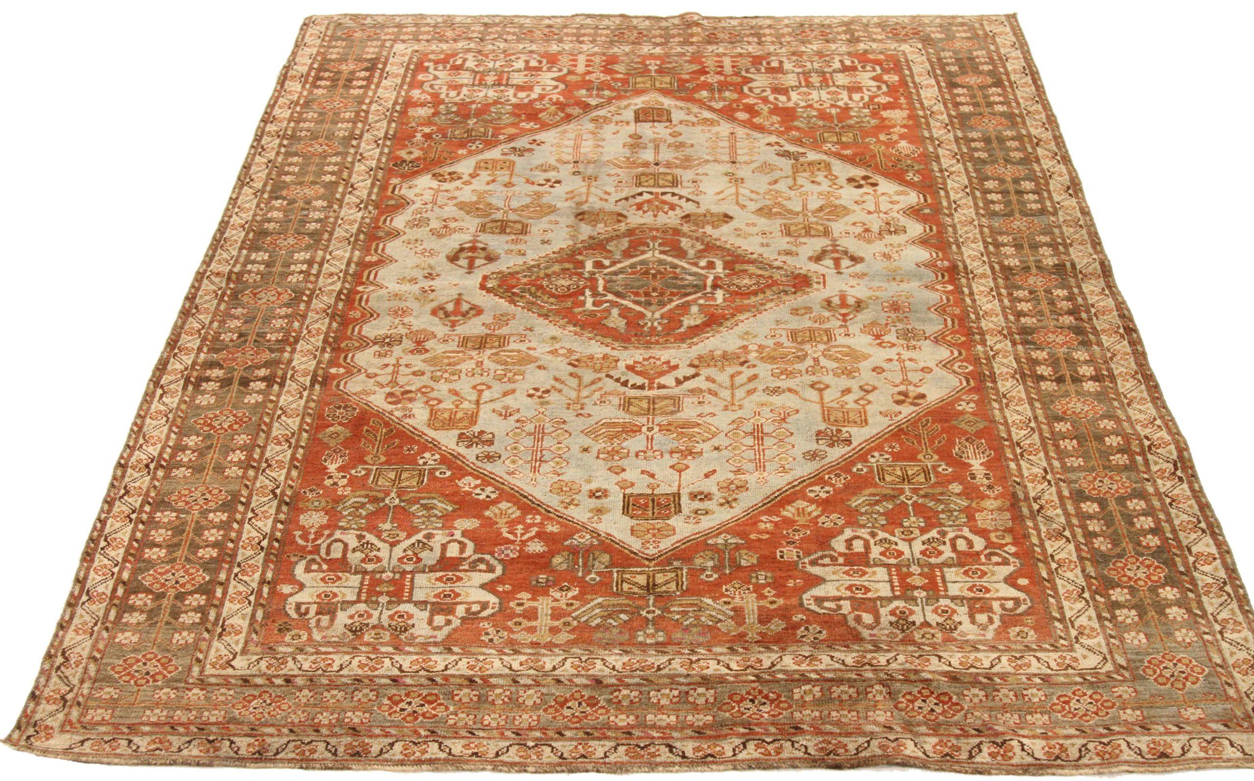Discover the elegance of Persian Shiraz featuring beautiful craftsmanship in Circa 1880. Designed with meticulous attention to detail, this exclusive design is perfect for enhancing your space.
