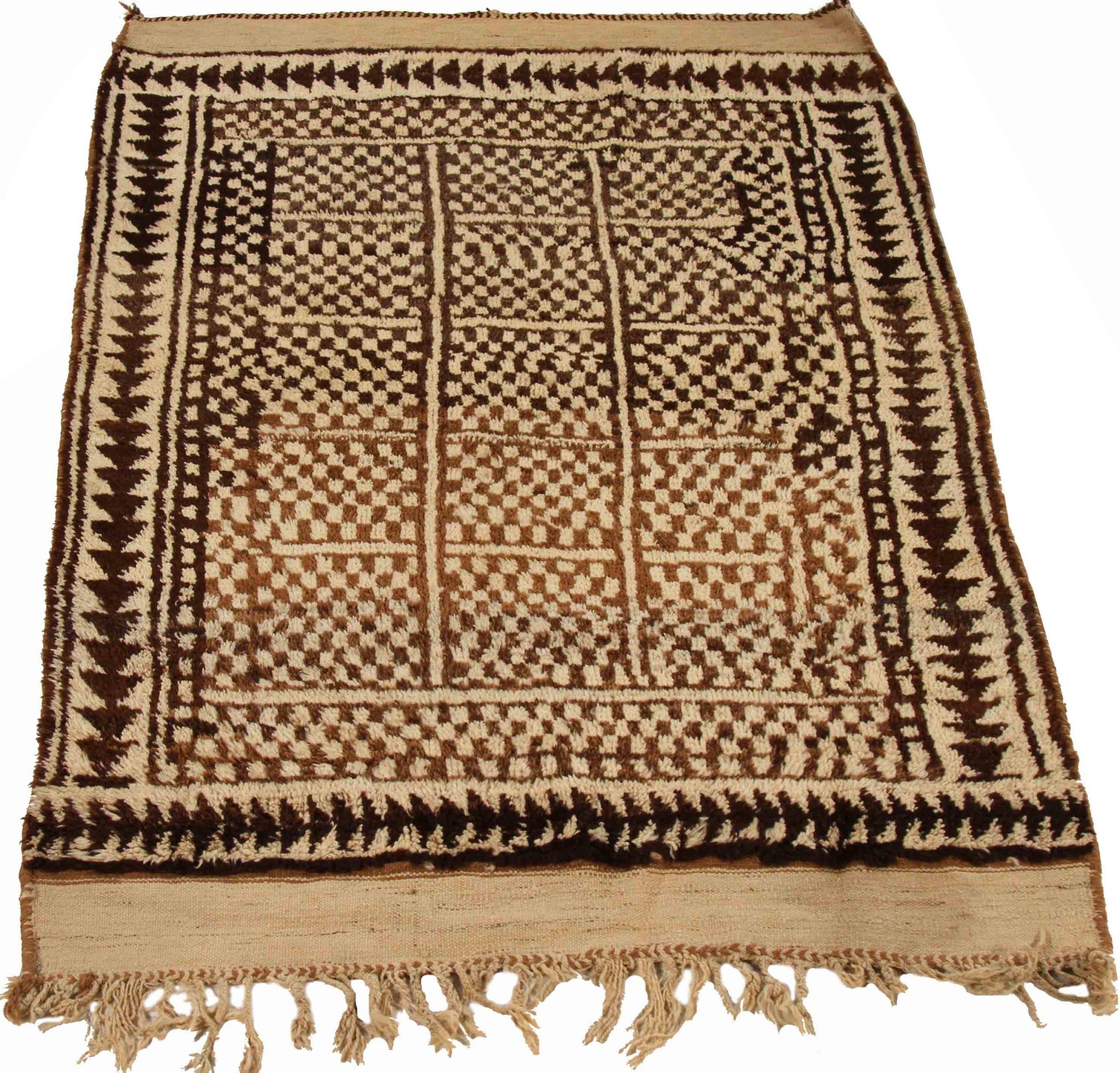 Discover the elegance of Persian Shiraz featuring beautiful craftsmanship in Circa 1880. Designed with meticulous attention to detail, this exclusive design is perfect for enhancing your space.