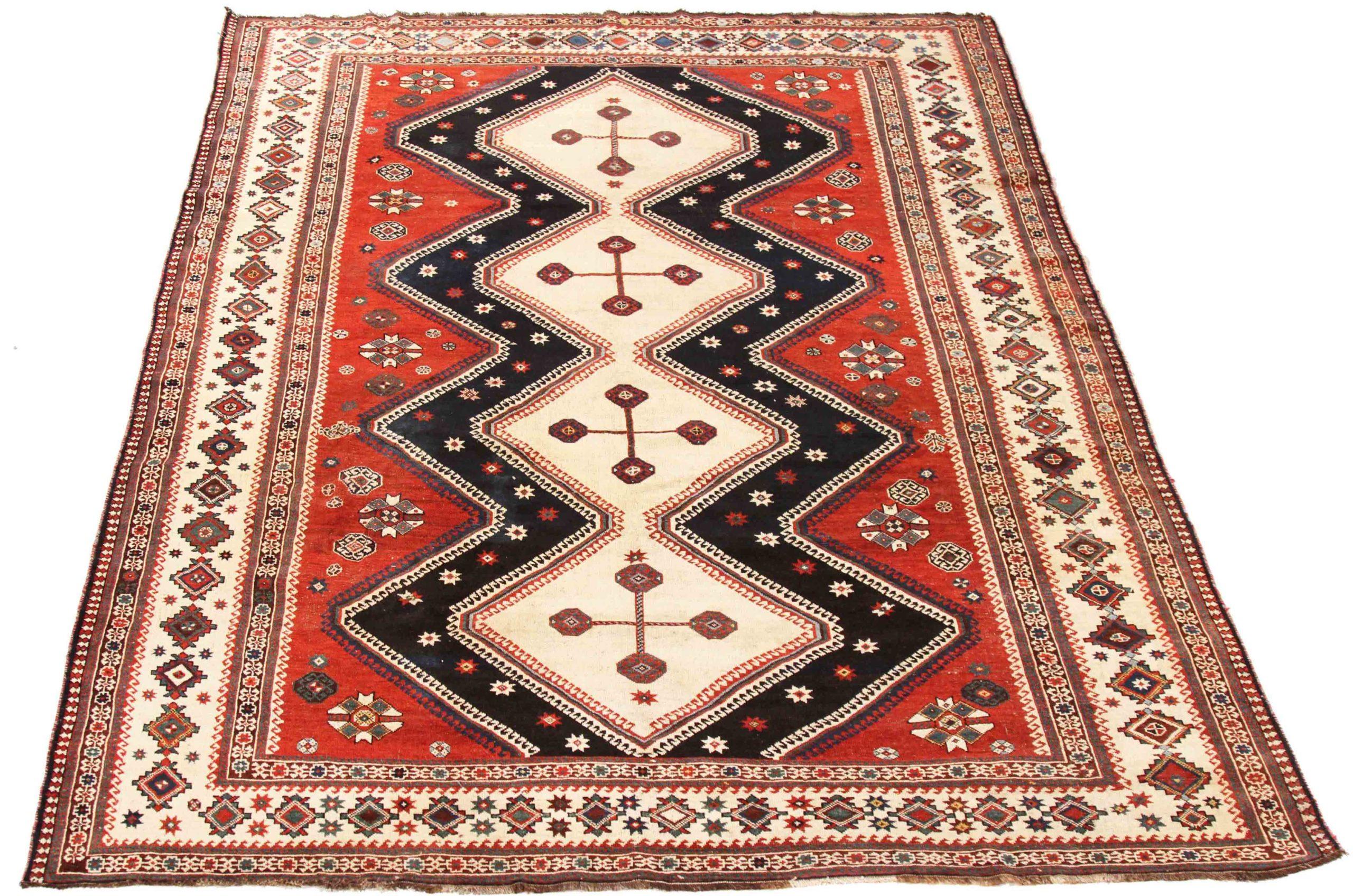 Entdecken Sie die Eleganz des persischen Shiraz mit seiner wunderschönen Handwerkskunst. Dieses exklusive Design, das mit viel Liebe zum Detail entworfen wurde, ist perfekt, um Ihren Raum zu verschönern.