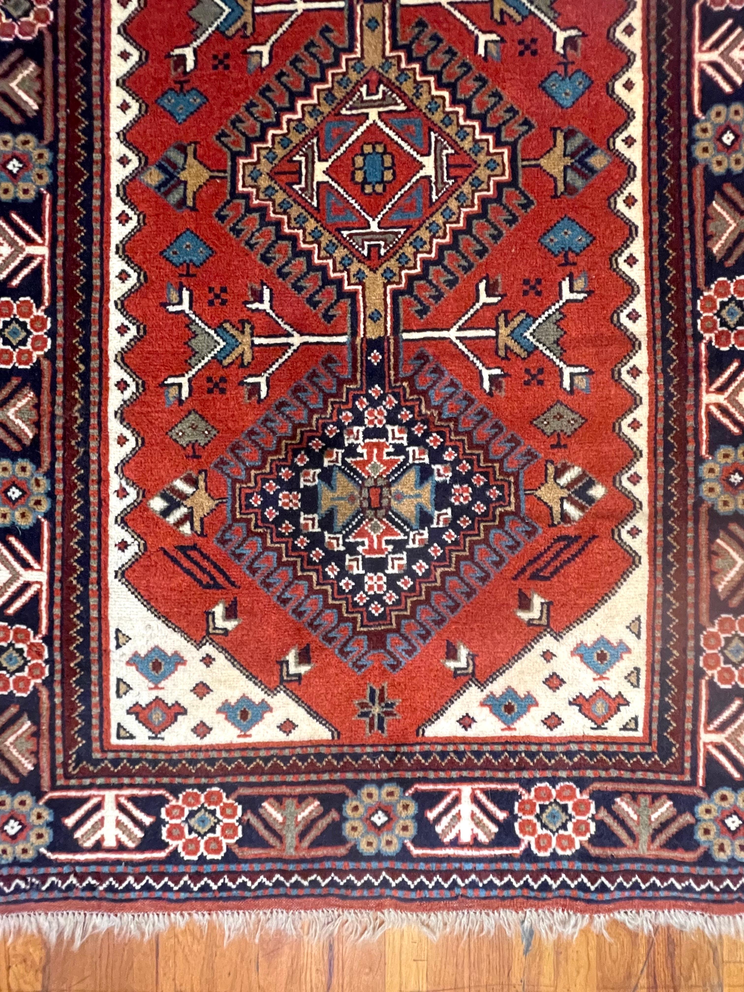 Mid-20th Century Persian Shiraz Rug For Sale