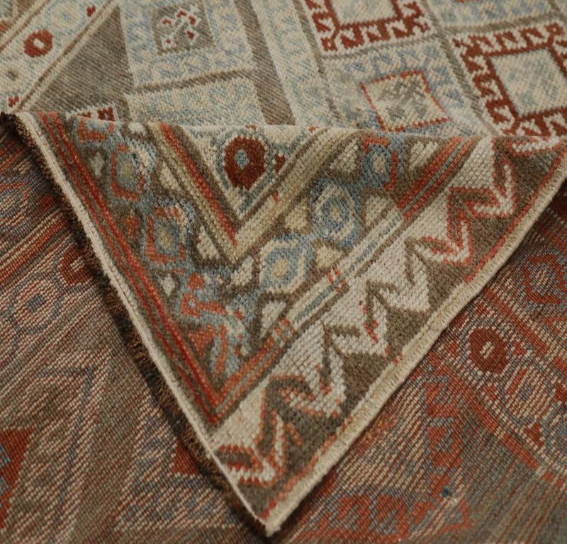 Persische Shiraz Läufer Teppich Circa 1910 - Wolle Blau Braun Rot Design - 99550 im Zustand „Hervorragend“ im Angebot in Dallas, TX