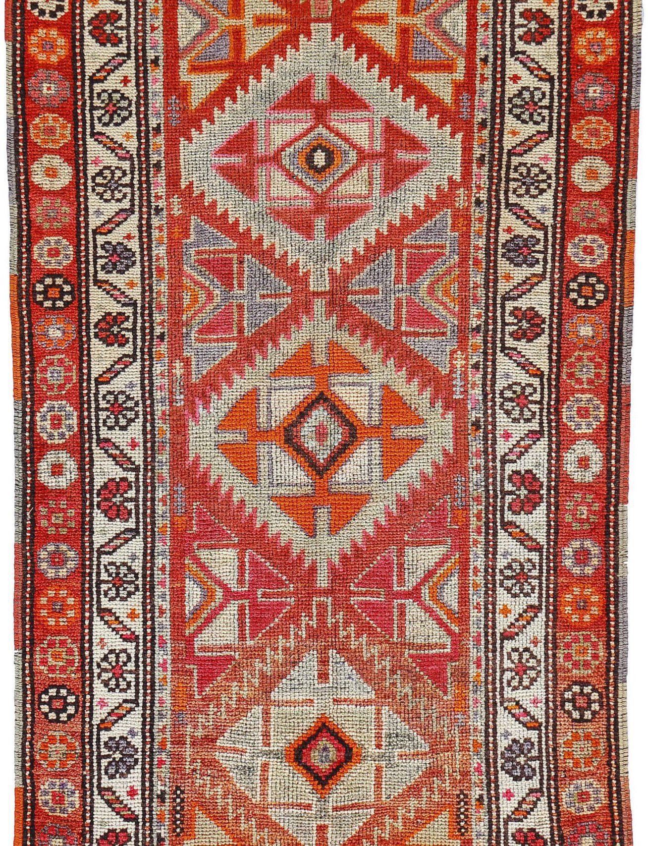 Persischer Shiraz-Läufer Circa 1910 - Wolle Elfenbeinrot Design - 91184 (Asiatisch) im Angebot