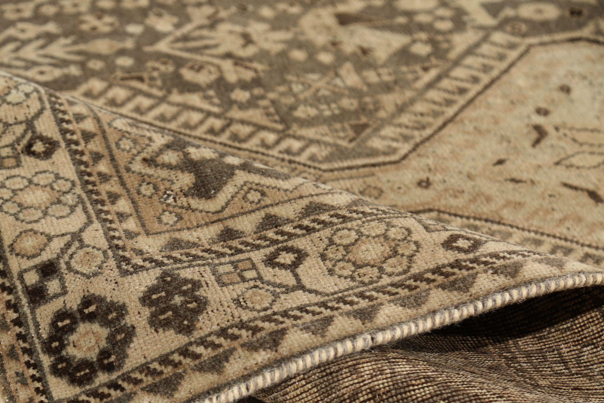 Tappeto Persiano Shiraz Runner - Lana Marrone Avorio Taupe Design - 97778 In condizioni ottime in vendita a Dallas, TX