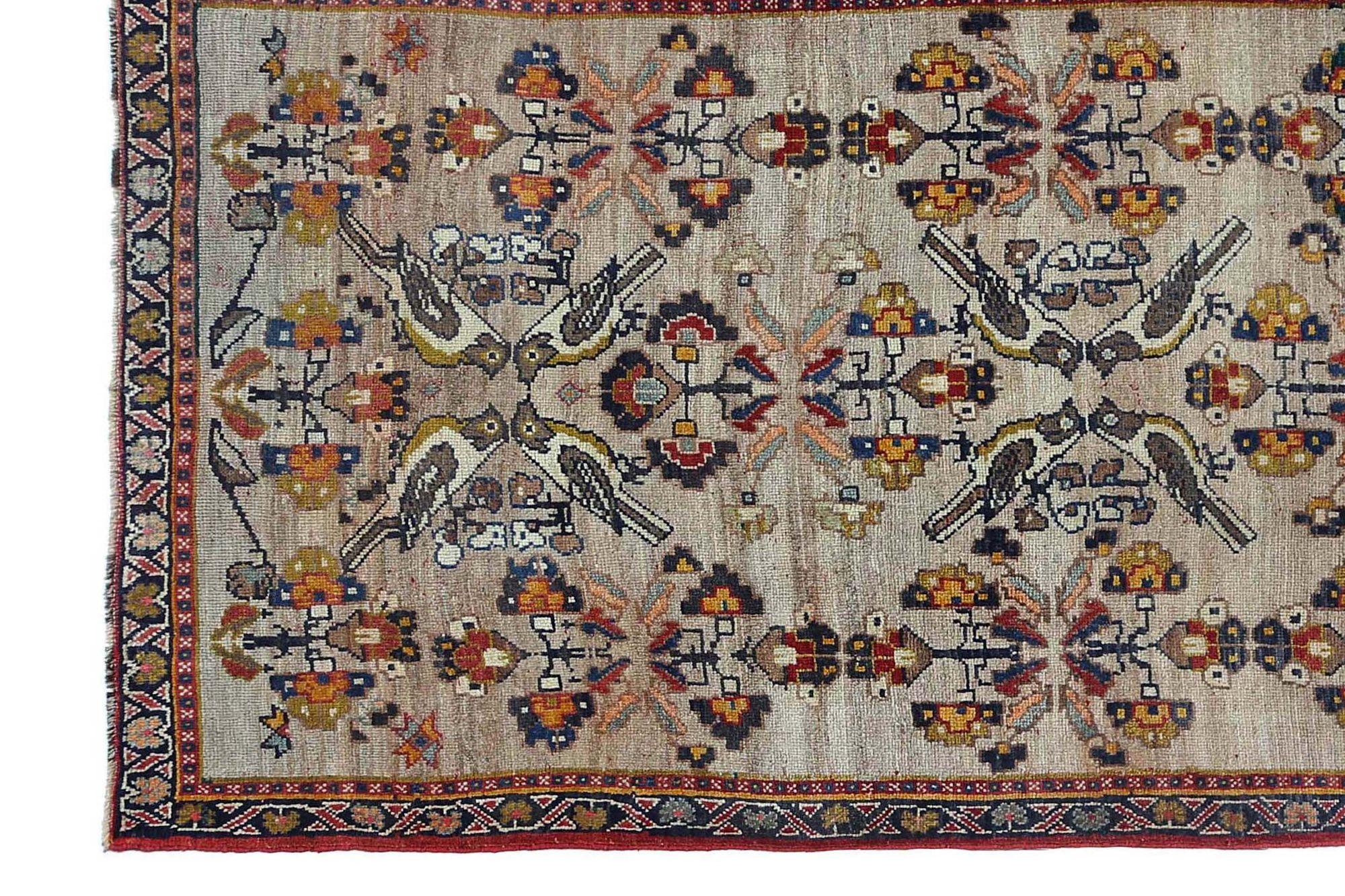 Persischer Shiraz-Läufer aus Wolle – elfenbeinfarbenes Design – 97456 (Irakisch) im Angebot