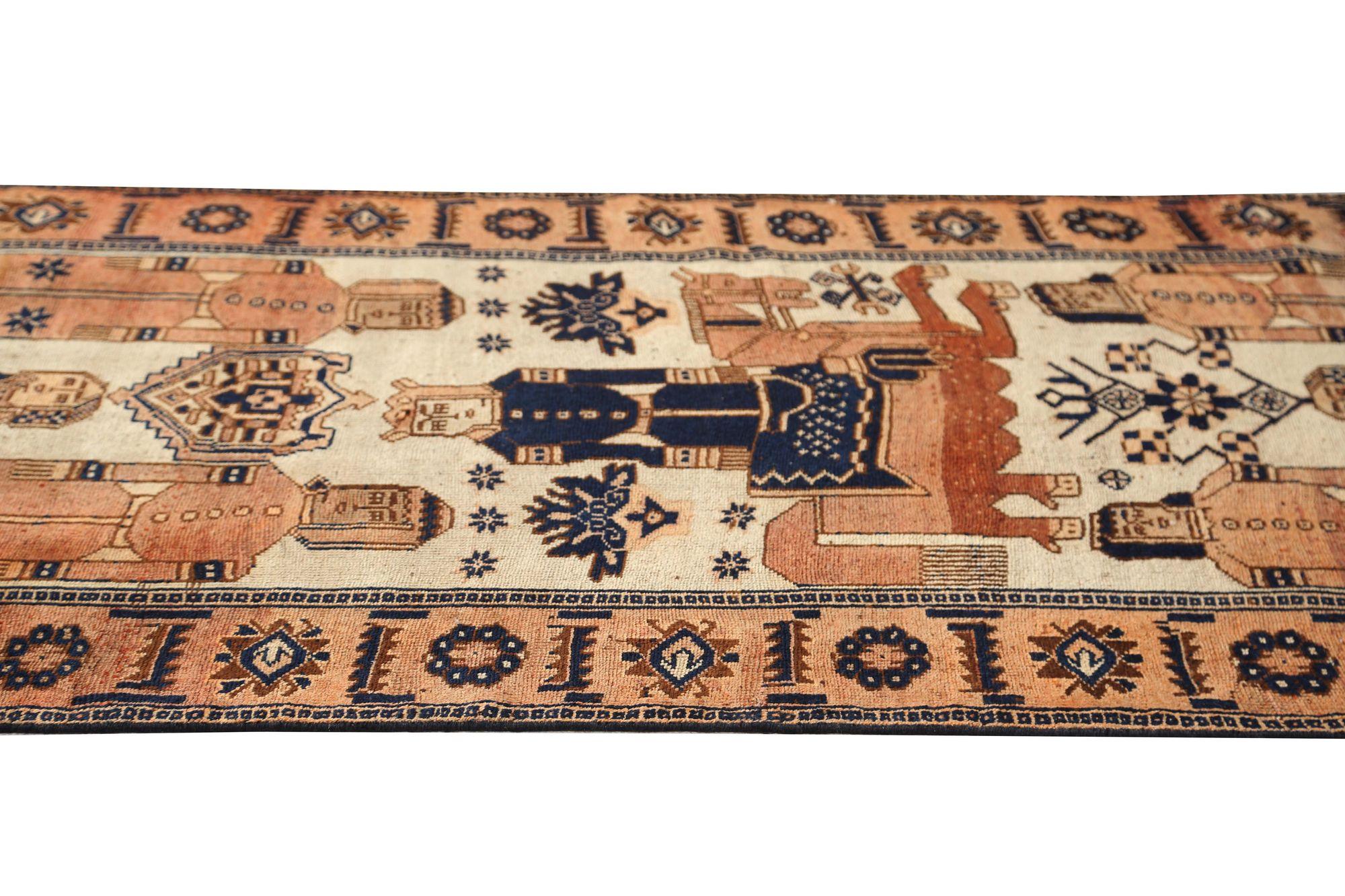Persischer Shiraz-Läufer aus Wolle - Elfenbein, Rosa und Rot, Design - 96726 im Zustand „Hervorragend“ im Angebot in Dallas, TX