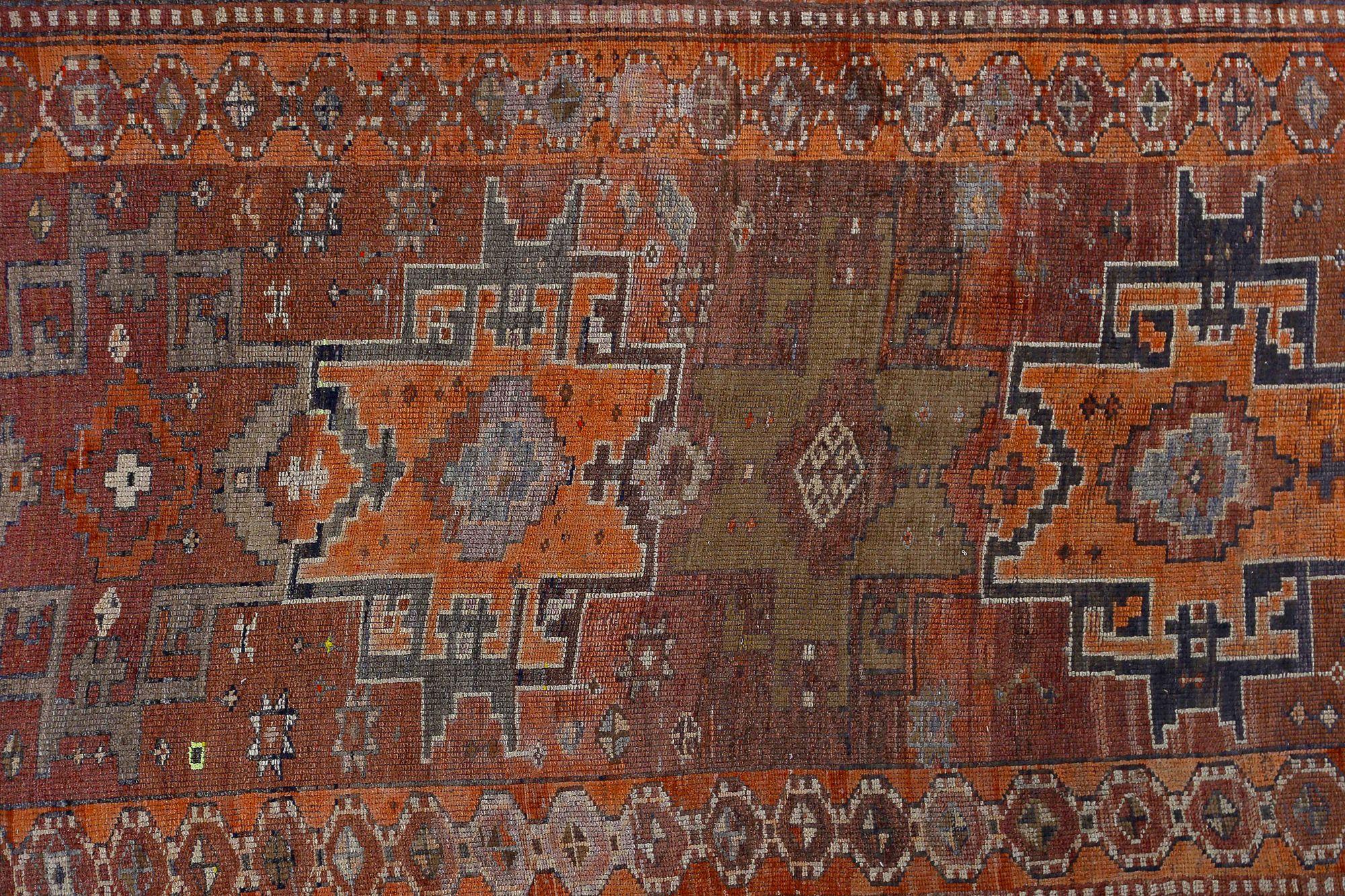 Persischer Shiraz-Läufer aus Wolle in Orange und Rot mit Design - 97451 (20. Jahrhundert) im Angebot