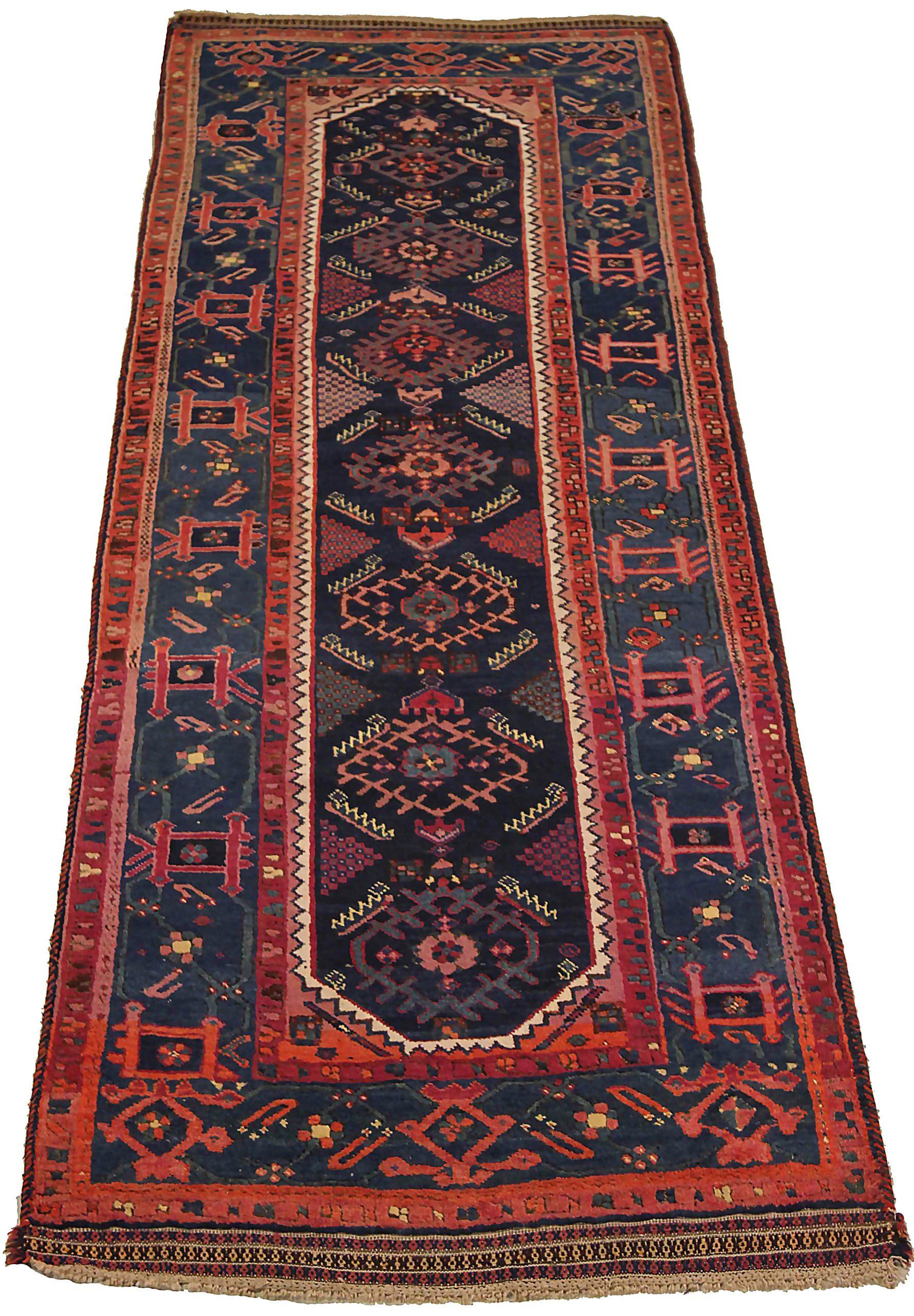 Descubre la elegancia de la Alfombra Persa Shiraz Pequeña de Circa 1880. Diseñado con Lana y NegroAzulRojo, este diseño exclusivo es perfecto para realzar tu espacio.