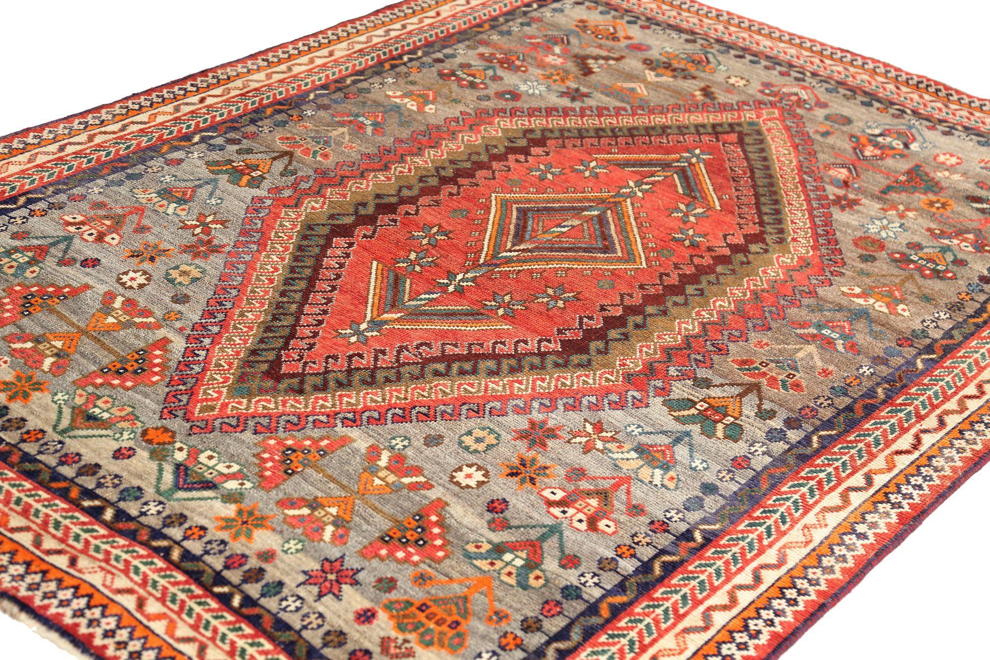 Persischer Shiraz-Teppich aus Wolle in Grau-Rot mit Design - 97086 im Zustand „Hervorragend“ im Angebot in Dallas, TX