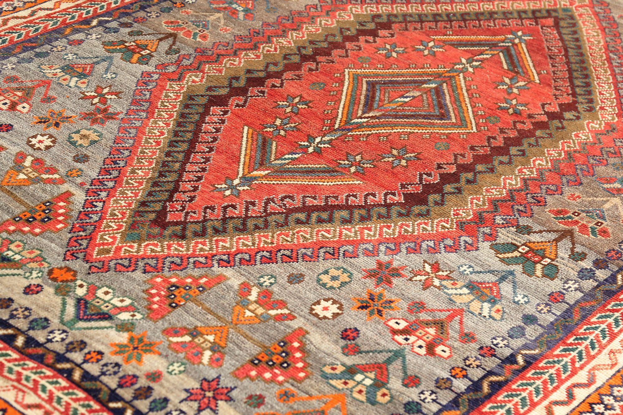 Persischer Shiraz-Teppich aus Wolle in Grau-Rot mit Design - 97086 (20. Jahrhundert) im Angebot