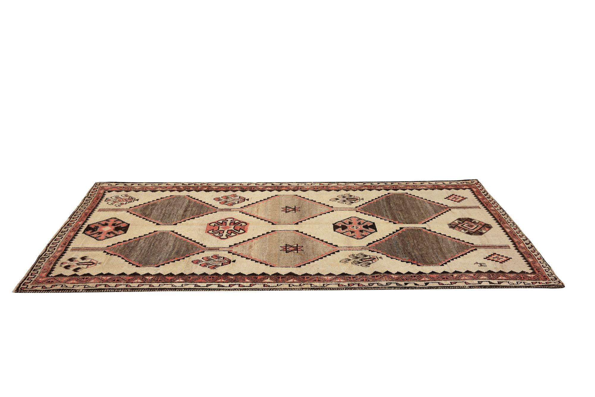 Persischer Shiraz-Teppich aus Wolle mit elfenbeinfarbenem Design - 97399 im Zustand „Hervorragend“ im Angebot in Dallas, TX