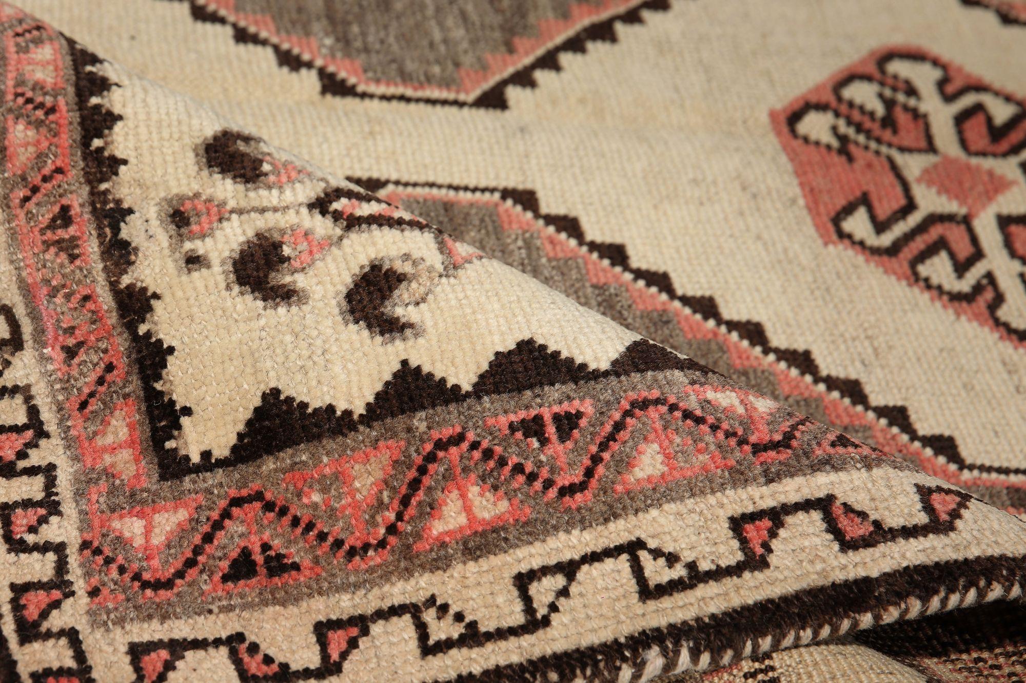 Persischer Shiraz-Teppich aus Wolle mit elfenbeinfarbenem Design - 97399 (20. Jahrhundert) im Angebot