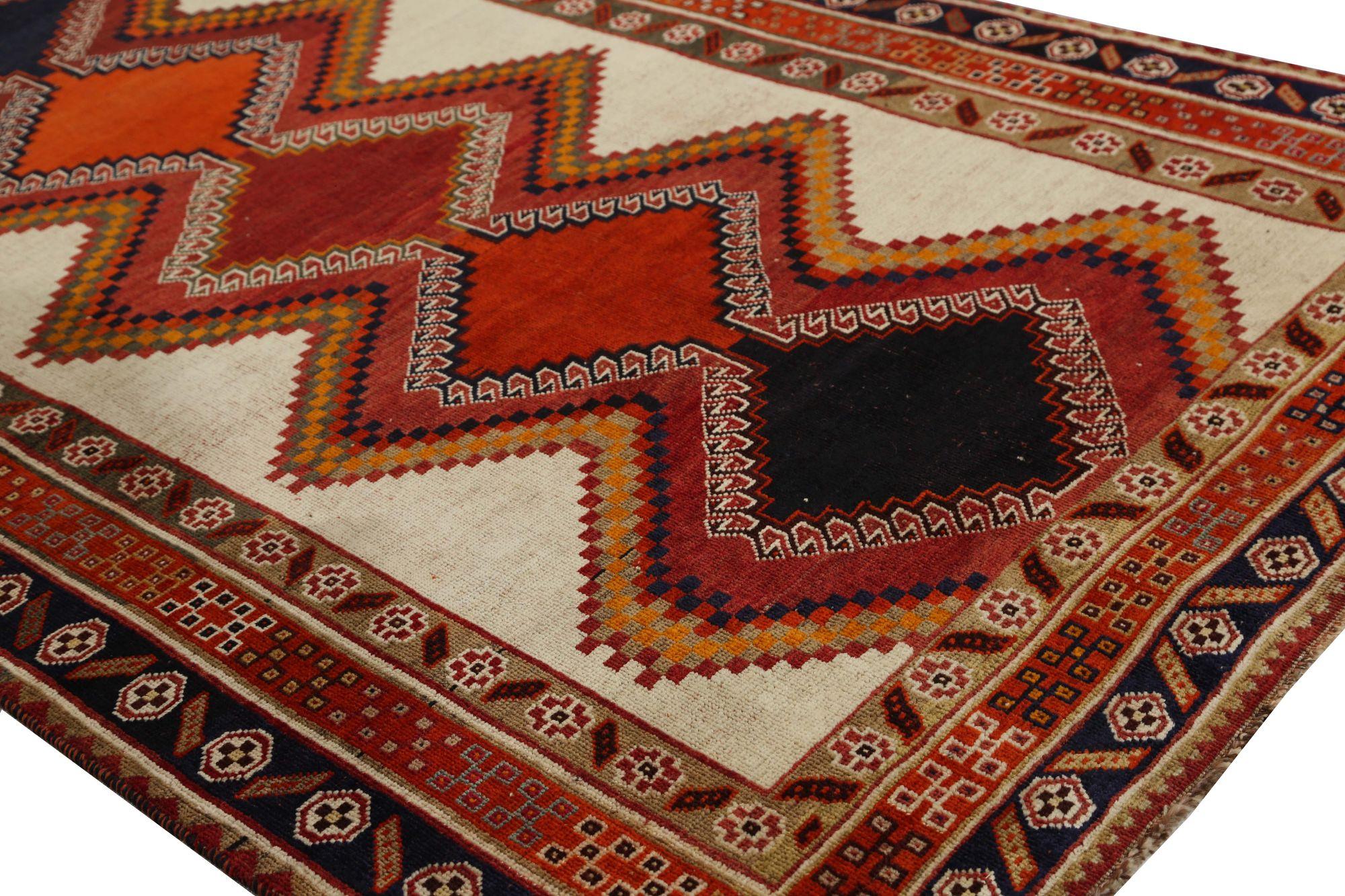 Persischer Shiraz Kleiner Teppich - Wolle Elfenbein Orange Rot Gelb - 97467 (Irakisch) im Angebot