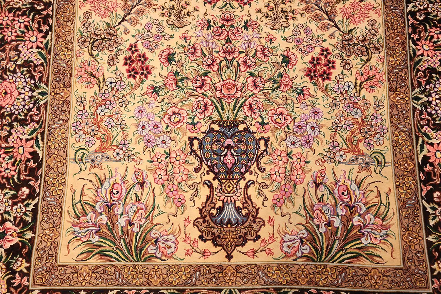 Persian Silk Small Scatter Size Qum Rug. Size: 2 ft 8 in x 3 ft 10 in For Sale 4