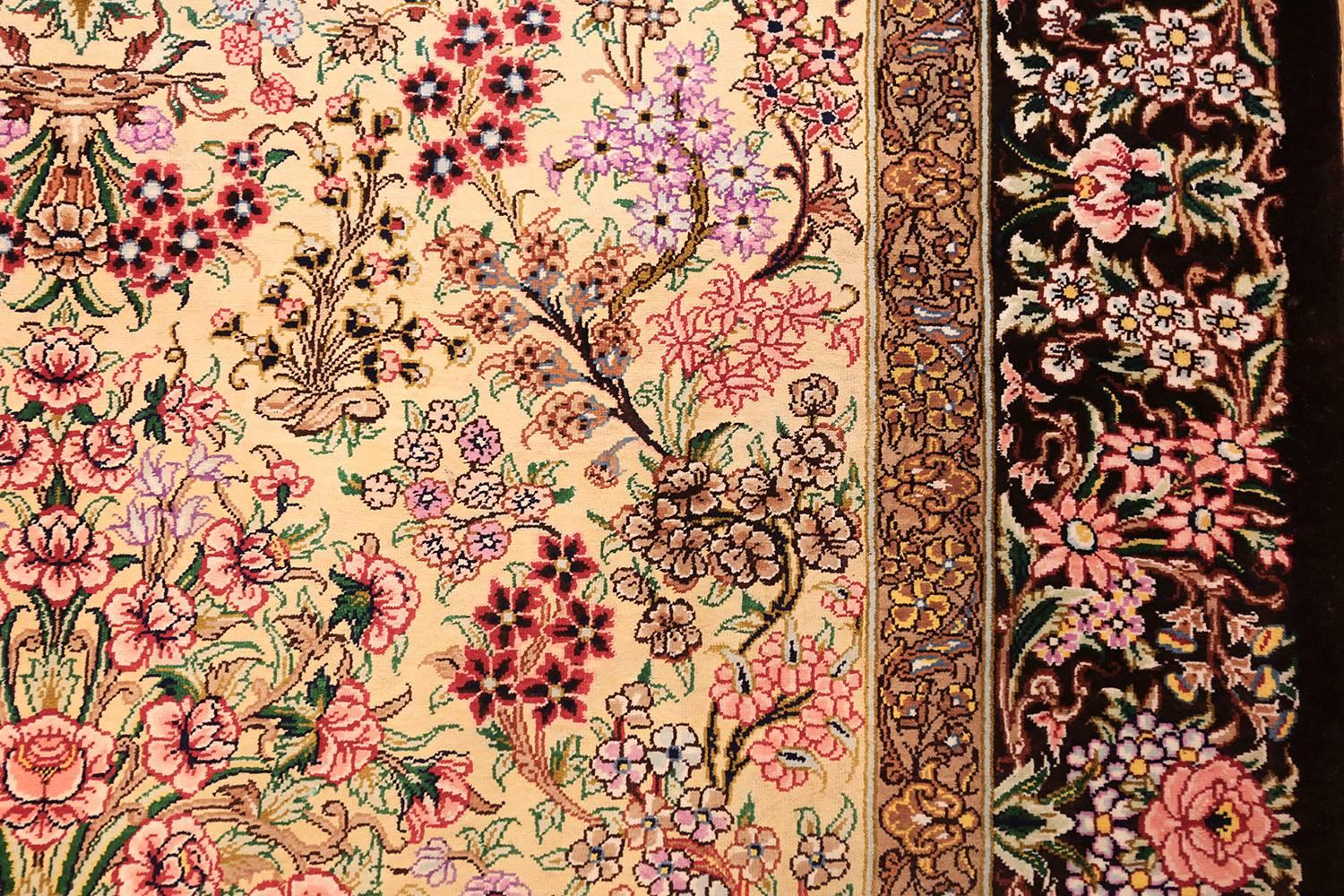 Persian Silk Small Scatter Size Qum Rug. Size: 2 ft 8 in x 3 ft 10 in For Sale 2
