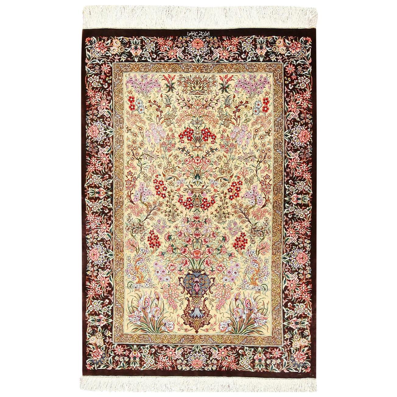 Persian Silk Small Scatter Size Qum Rug. Size: 2 ft 8 in x 3 ft 10 in