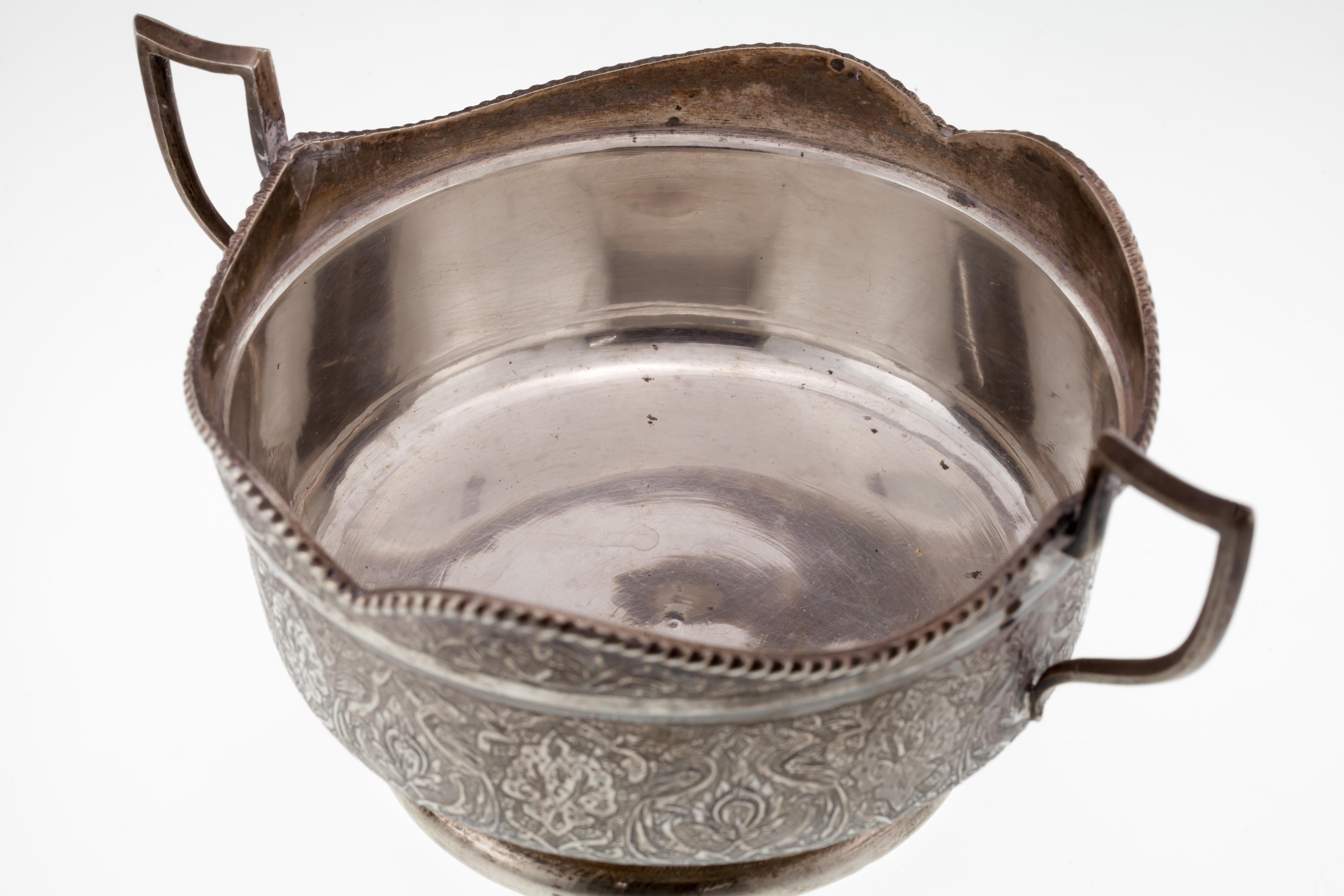 Persian Silver Etched Sugar Bowl with Tongs Gorgeous Condition! In Good Condition For Sale In Sherman Oaks, CA