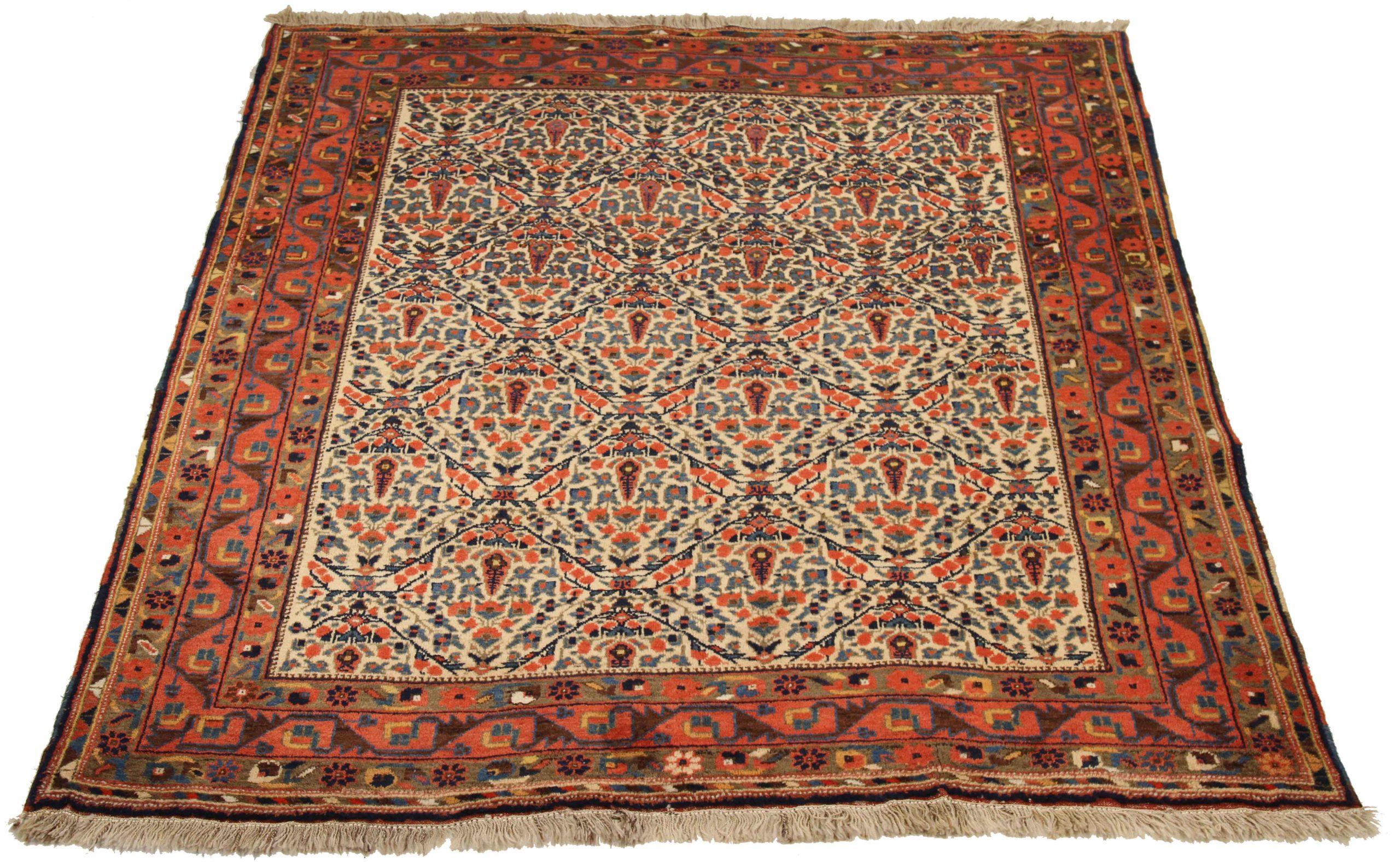 Entdecken Sie die Eleganz des persischen Sirjan mit dem kleinen Teppich von CIRCA 1910. Dieses exklusive Design aus Wolle und Blau-Elfenbein-Rot ist perfekt, um Ihren Raum zu verschönern.