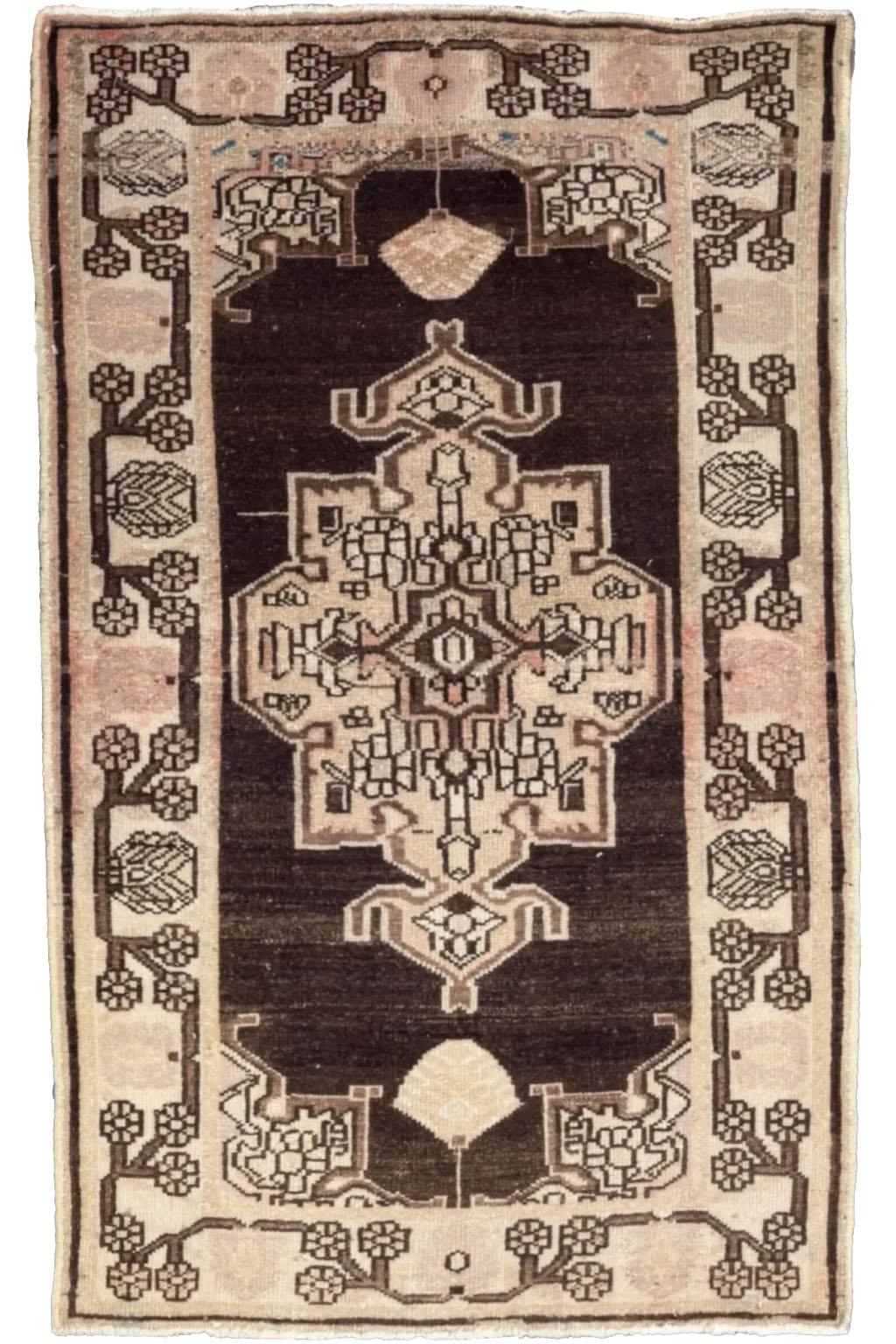 Persian Small Rug Circa 1910 -Zanjan Design - Wool Brown Ivory For Sale 5