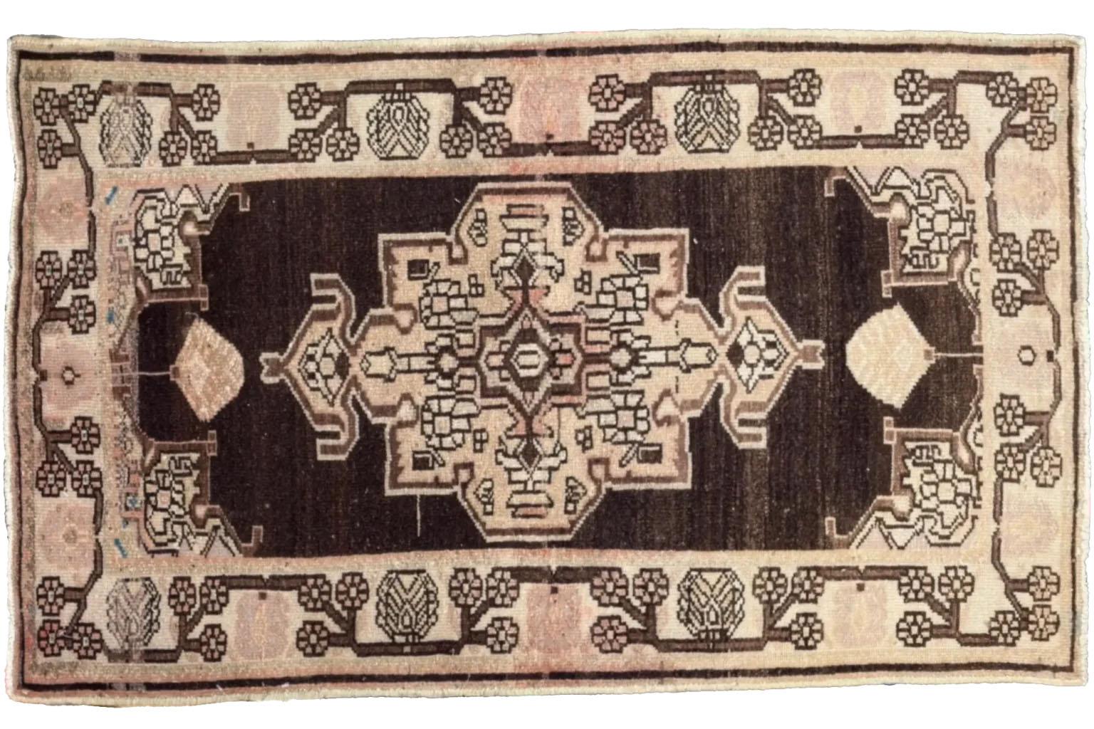 Persian Small Rug Circa 1910 -Zanjan Design - Wool Brown Ivory In Excellent Condition For Sale In Dallas, TX