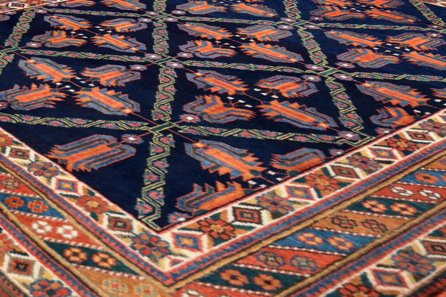 Alfombra Persa Pequeña De Diseño Sirjan - Azul Marino Y Naranja en venta 1