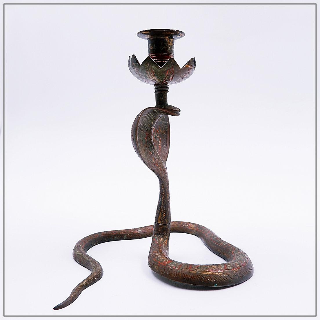 Persian Style Brass Cobra Snake Candlestick - 20th
polychrome sculpture - candlestick - India
Middle Eastern Persian-style brass candlestick in the form of a cobra snake with incised black and red enamel decoration.
Measures : 20x17cm