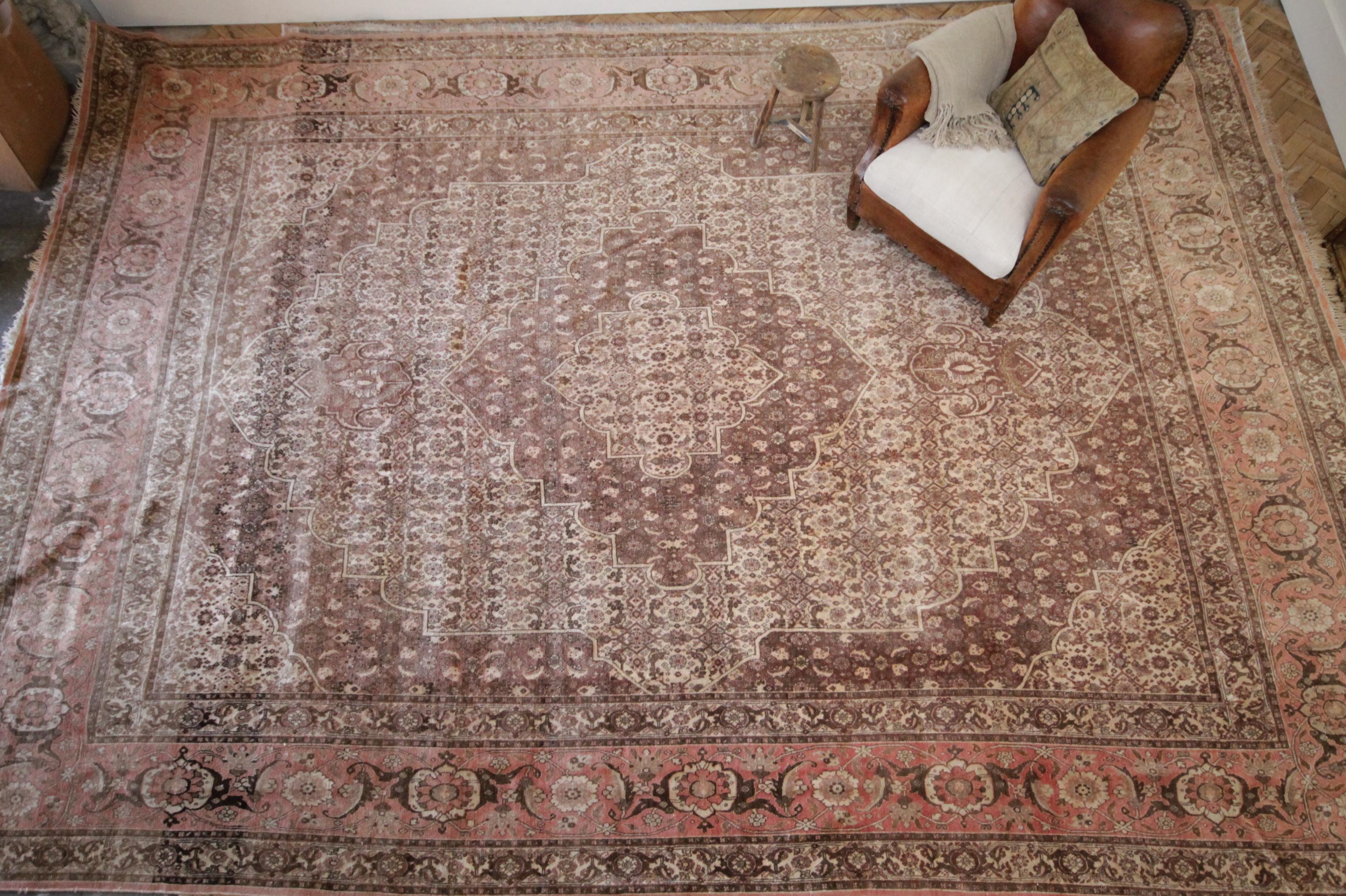 Persian Style Wool Rug Soft Pinks and Browns In Good Condition For Sale In Brea, CA