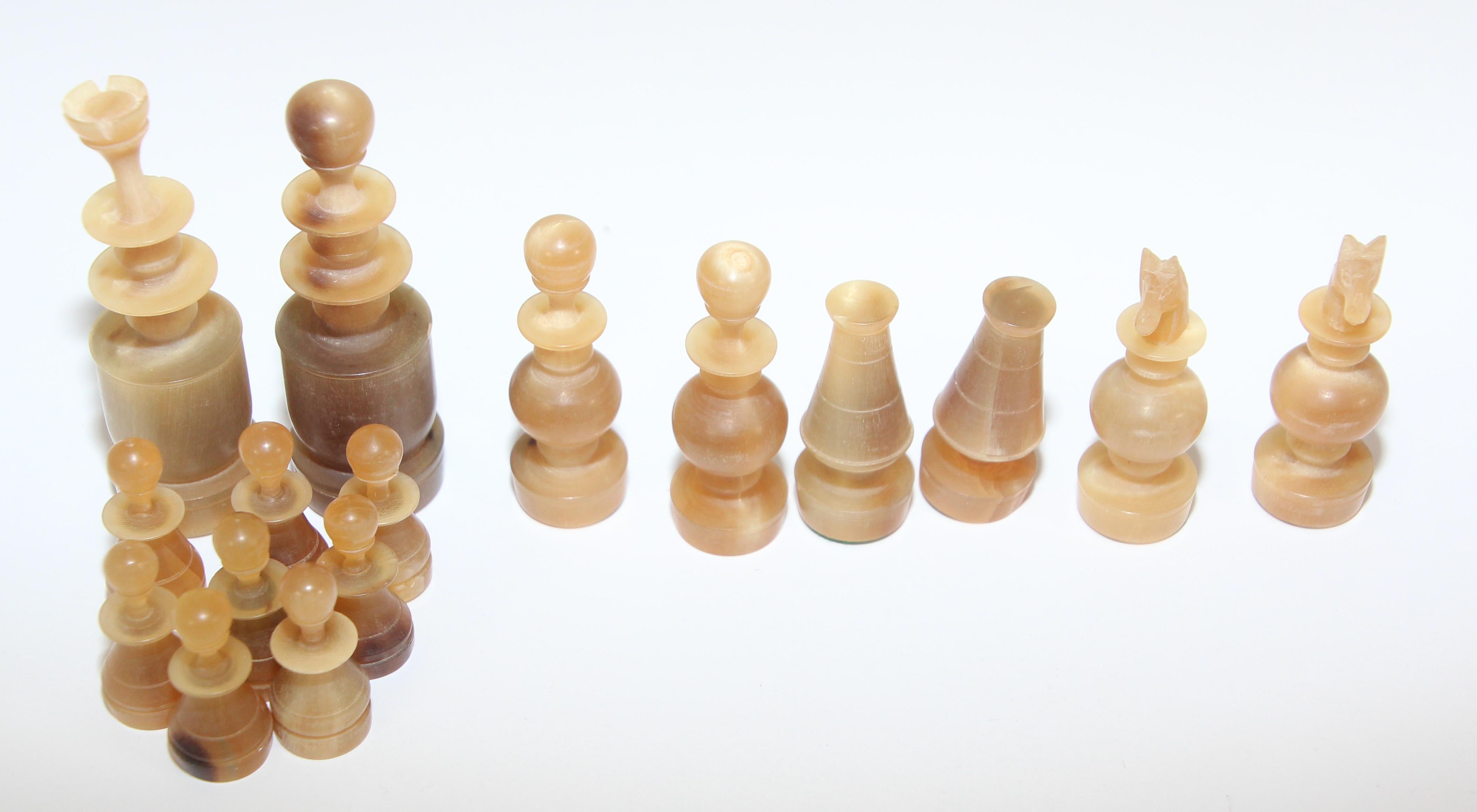 Achteckiges Schachspiel mit Hornstücken aus Mikro-Mosaik aus dem Nahen Osten im Angebot 11