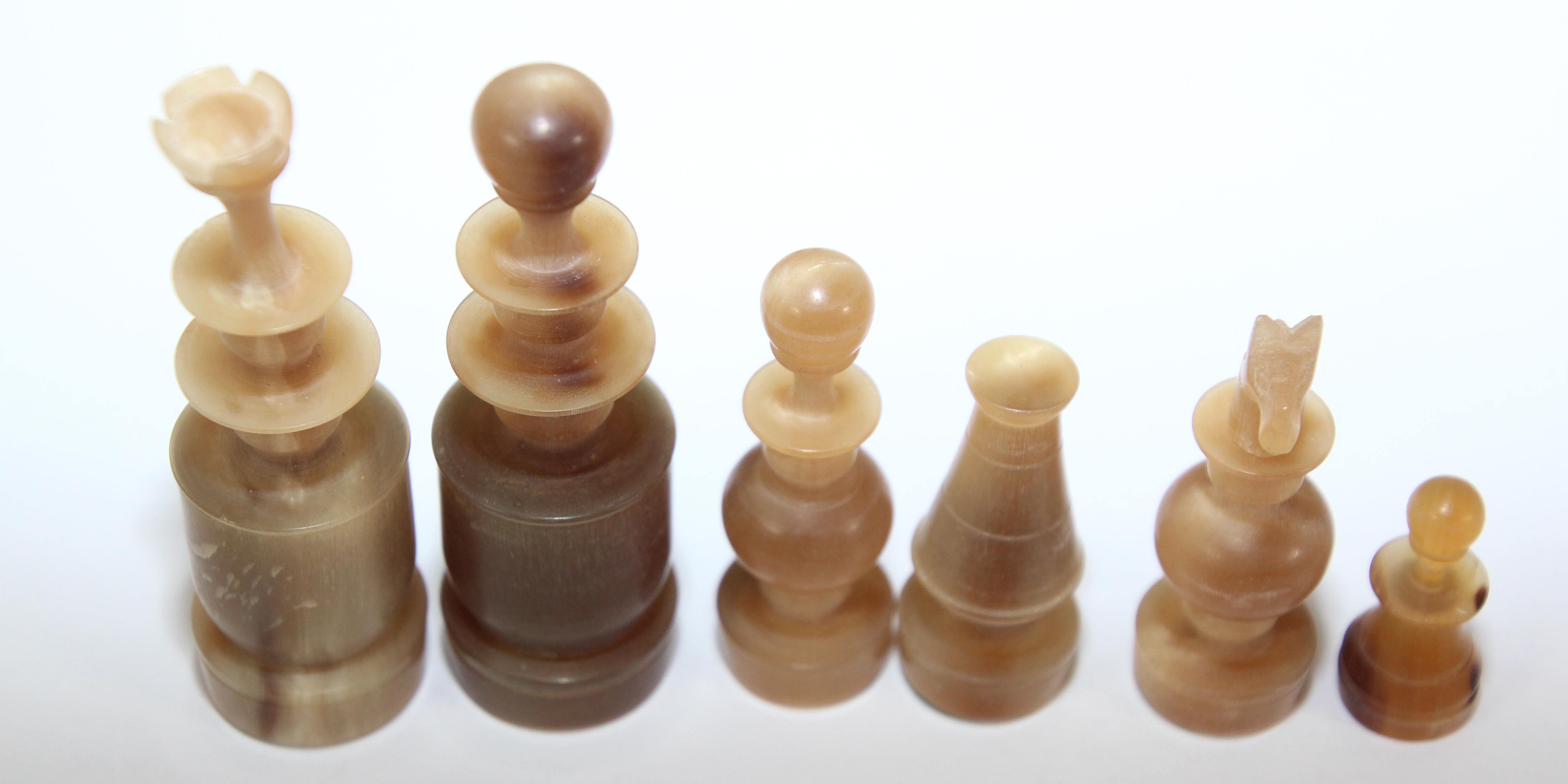 Achteckiges Schachspiel mit Hornstücken aus Mikro-Mosaik aus dem Nahen Osten im Angebot 12