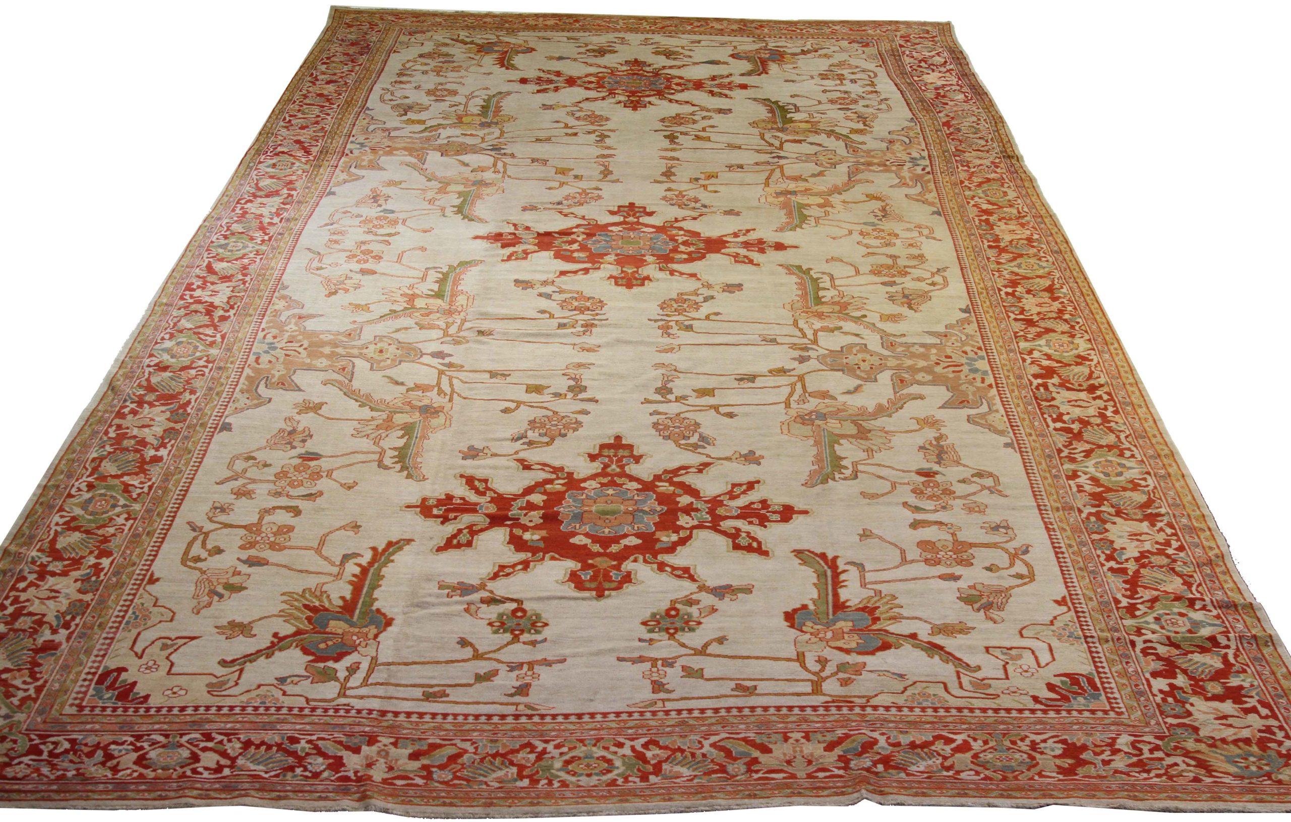 Scopri l'eleganza dei Sultanabad Rugs persiani con i tappeti CIRCA del 1880. Progettato con una meticolosa attenzione ai dettagli, questo design esclusivo è perfetto per valorizzare il tuo spazio.