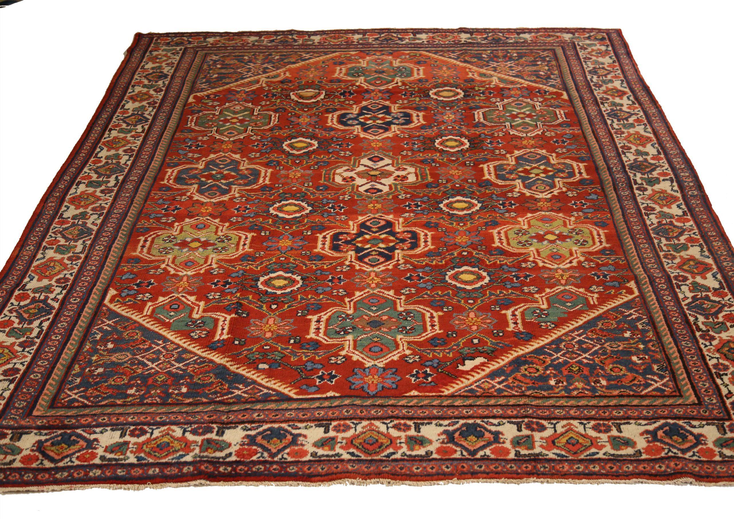Scopri l'eleganza dei Sultanabad Rugs persiani con i tappeti CIRCA del 1880. Progettato con una meticolosa attenzione ai dettagli, questo design esclusivo è perfetto per valorizzare il tuo spazio.