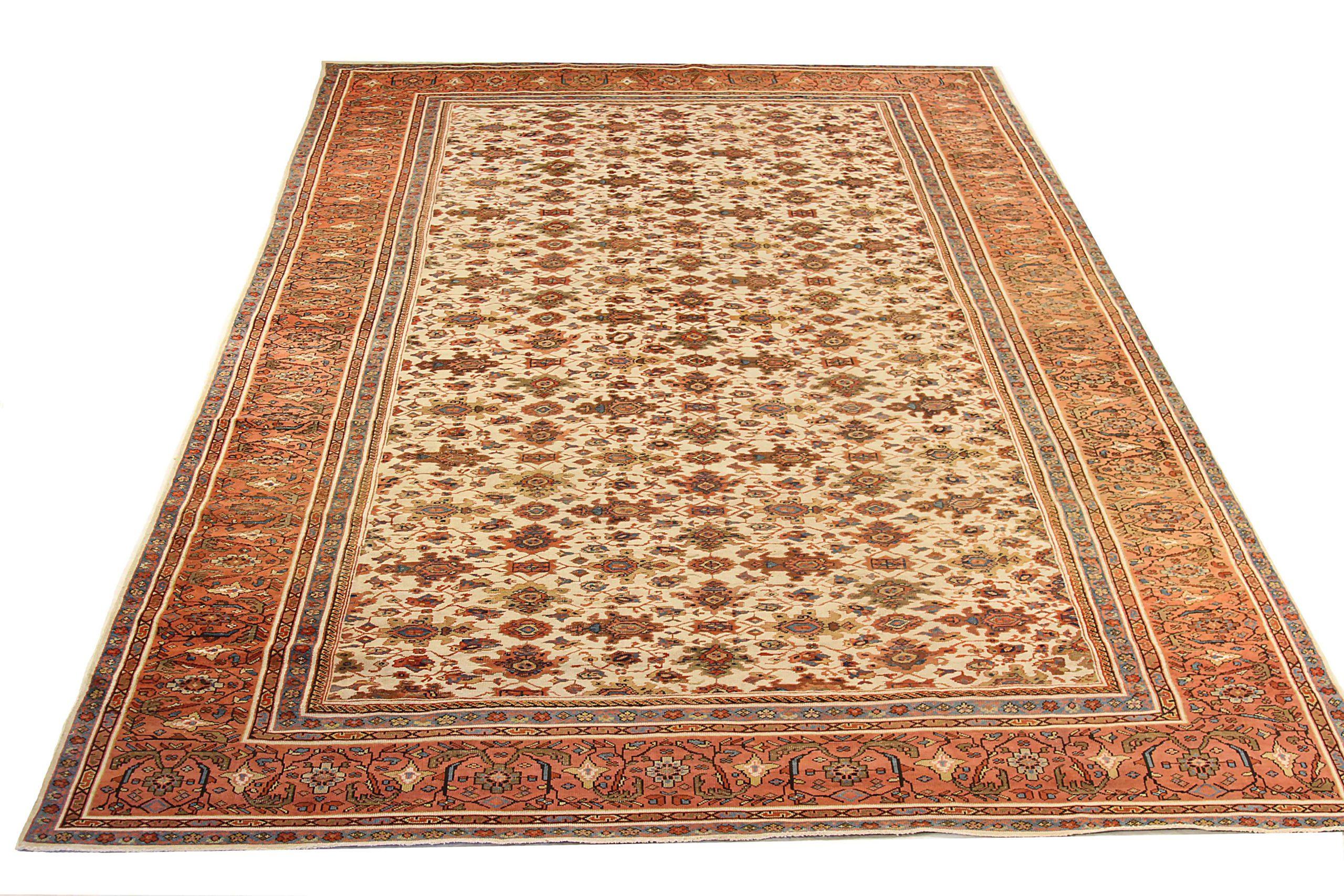 Découvrez l'élégance des tapis persans Sultanabad de Circa 1880. Conçu avec une attention méticuleuse aux détails, ce design exclusif est parfait pour mettre en valeur votre espace.