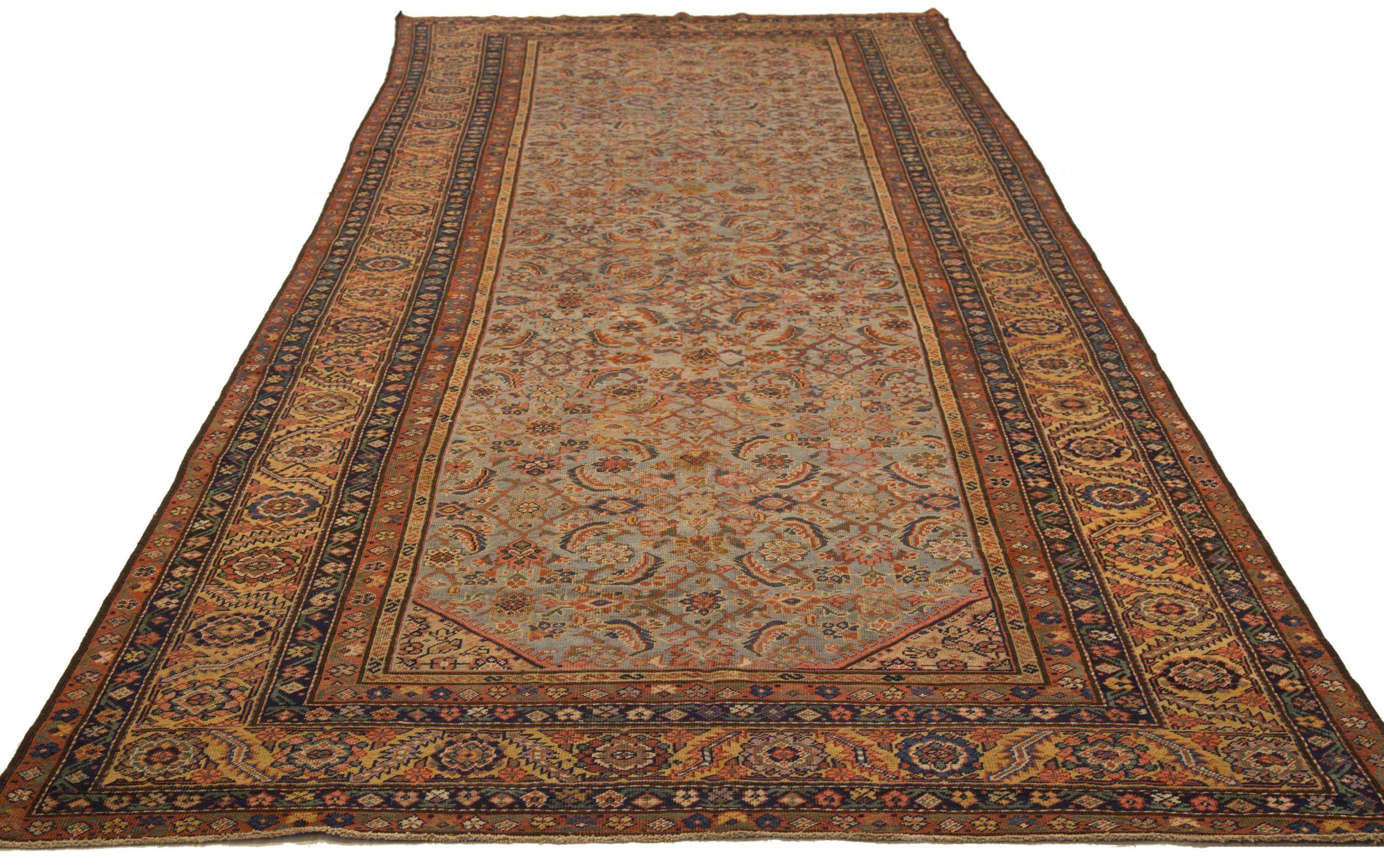 Entdecken Sie die Eleganz der persischen Sultanabad Teppiche von CIRCA 1880. Dieses exklusive Design mit Wolle und BlueRed ist perfekt, um Ihren Raum zu verschönern.